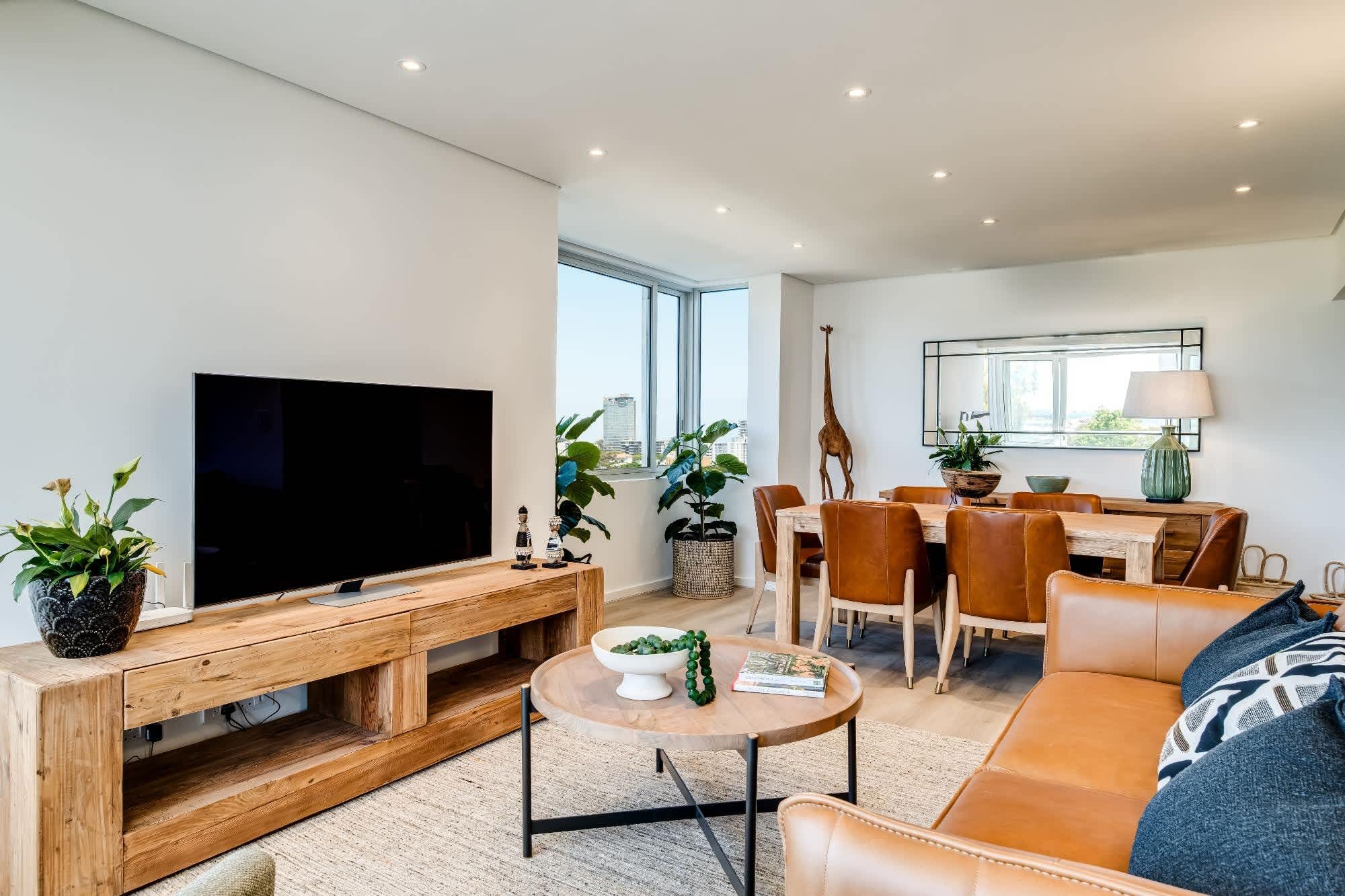 2bed Mouille Point Apartment w Amazing Cape Views 5