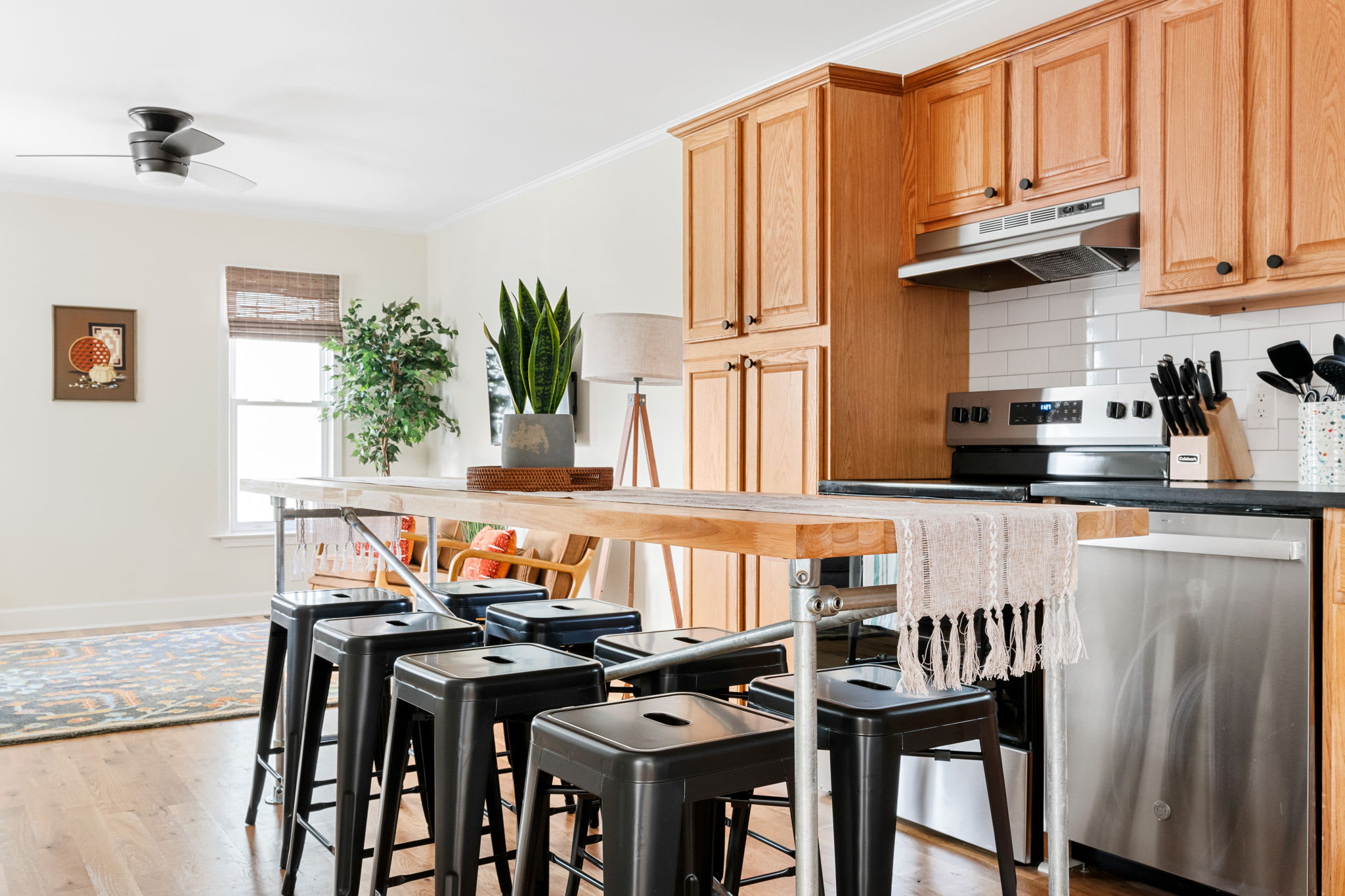 Newly Renovated|Steps to Bars & Restaurants — Charleston, SC — vacation rental