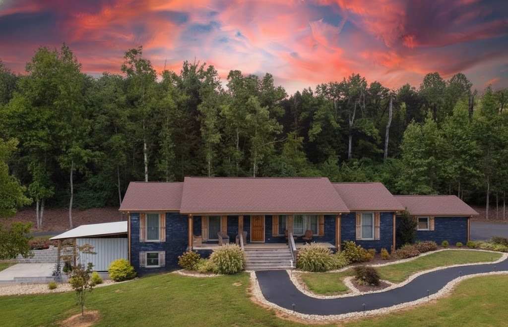 Southern Comfort Retreat with a private hot tub! — Scottsboro, AL — vacation rental