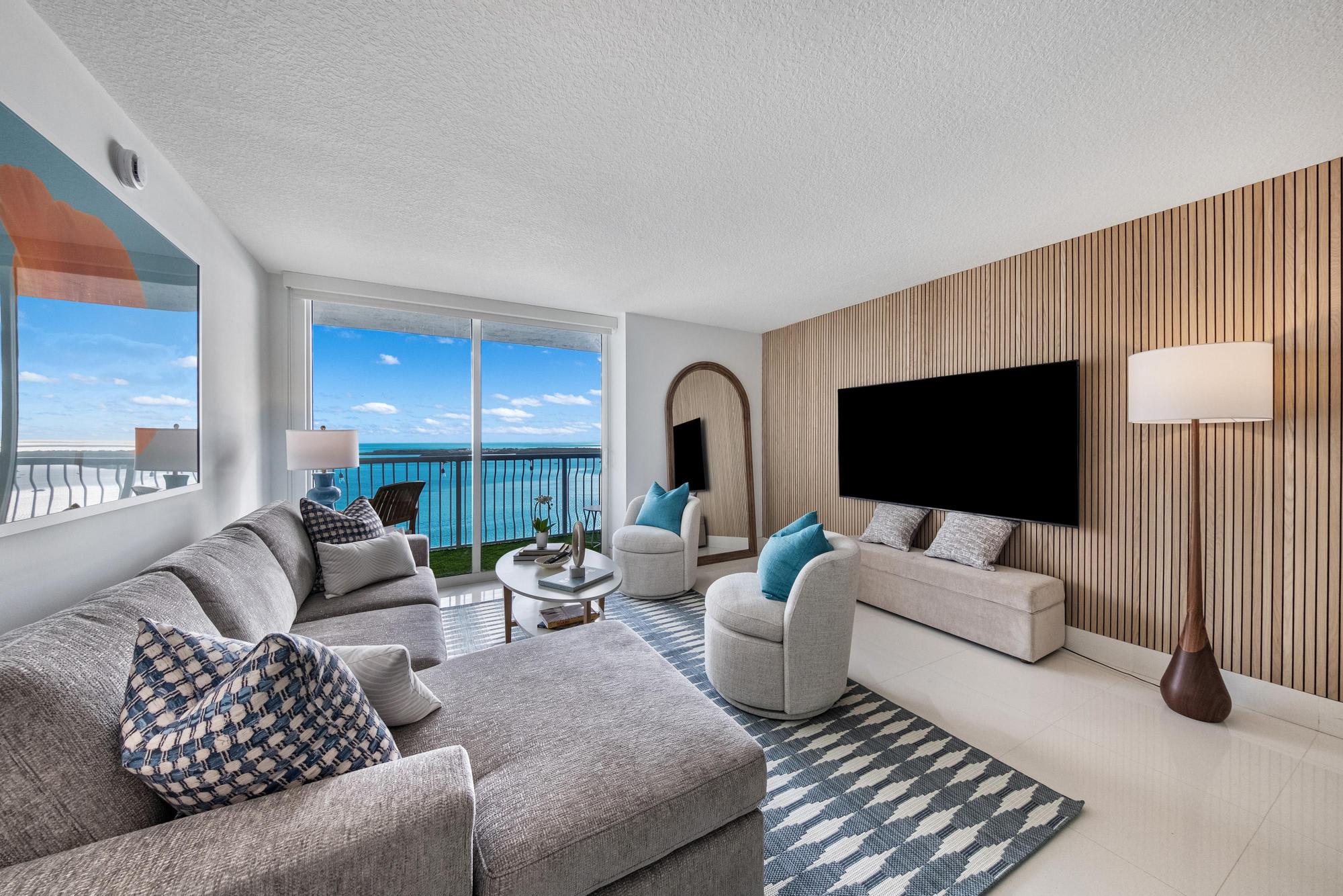 Brickell 3BR ⢠Gym & Pool ⢠Shuttle to World Cup