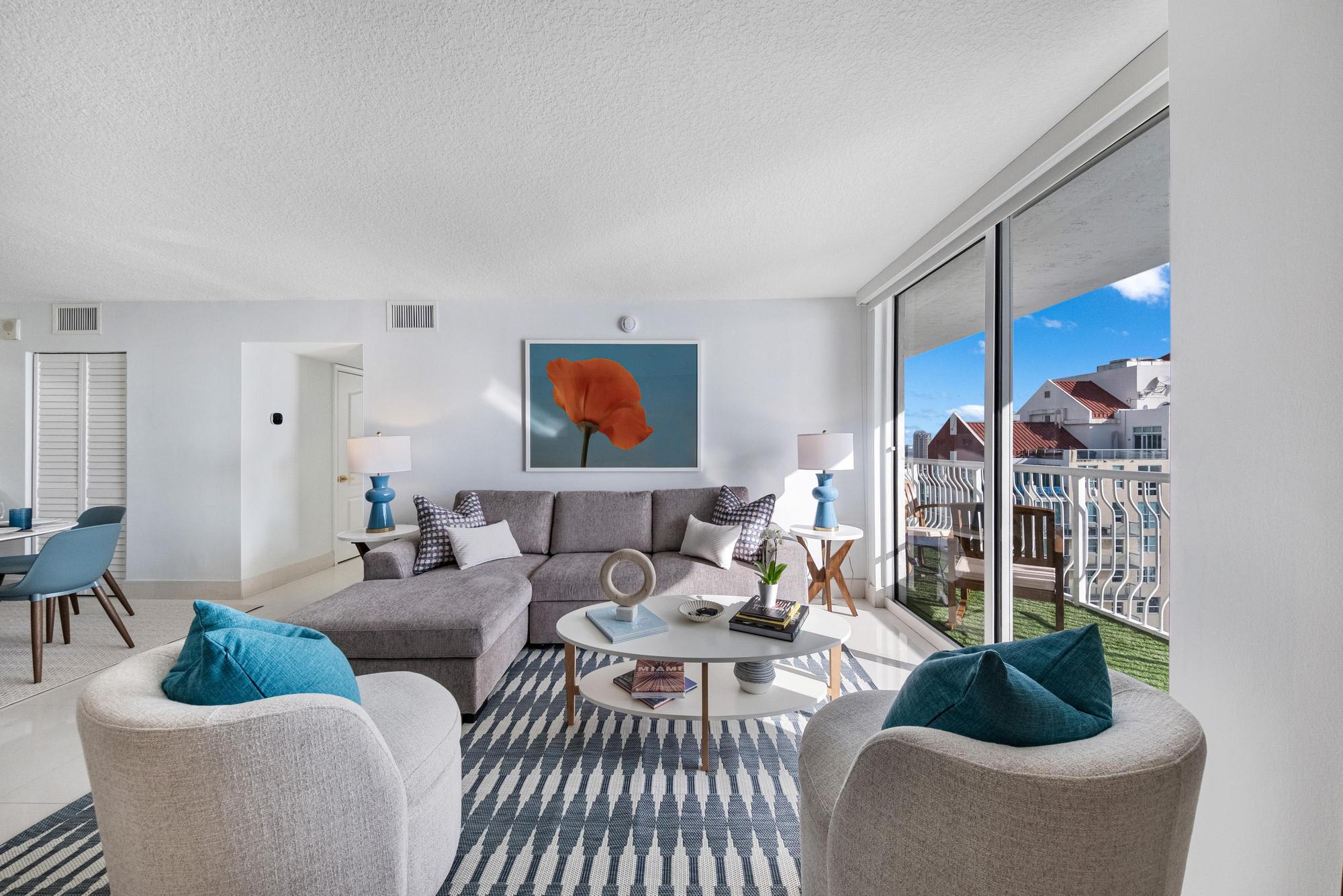 Brickell 3BR ⢠Gym & Pool ⢠Shuttle to World Cup