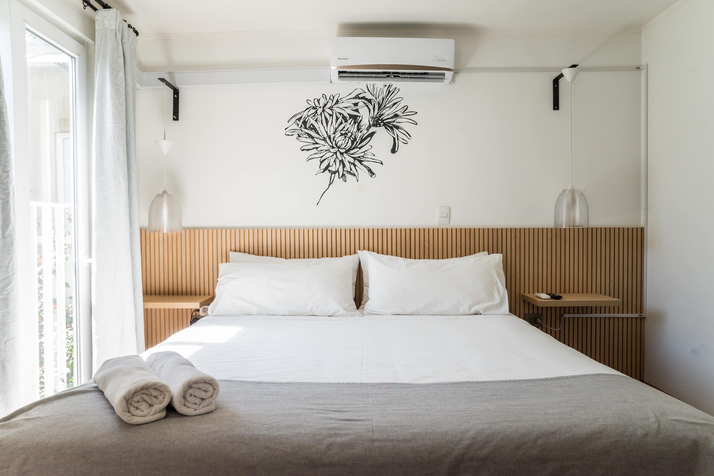 Cozy and bright studio bedroom with stylish decor and modern amenities for a comfortable stay.