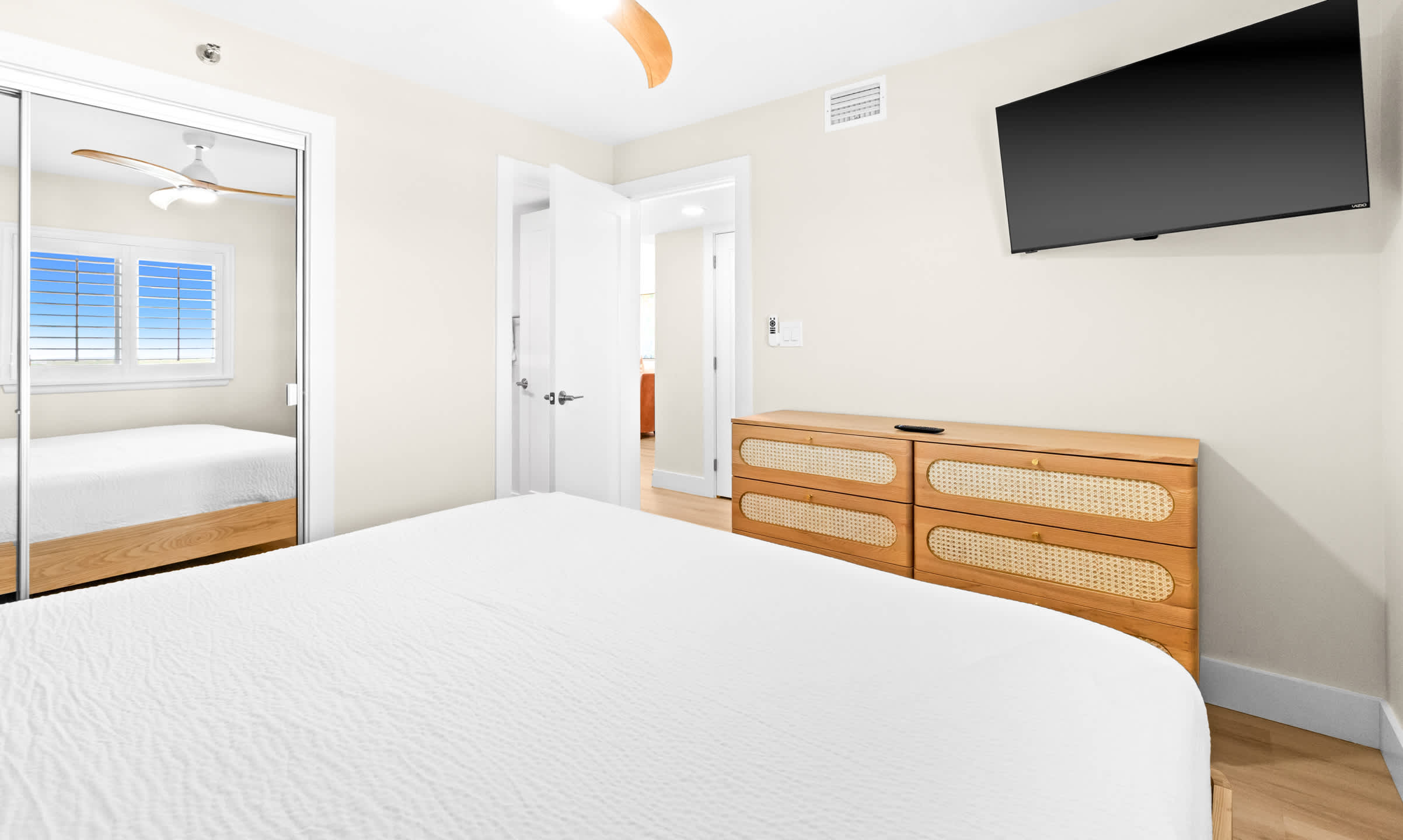 One Seagrove Place 1203 21