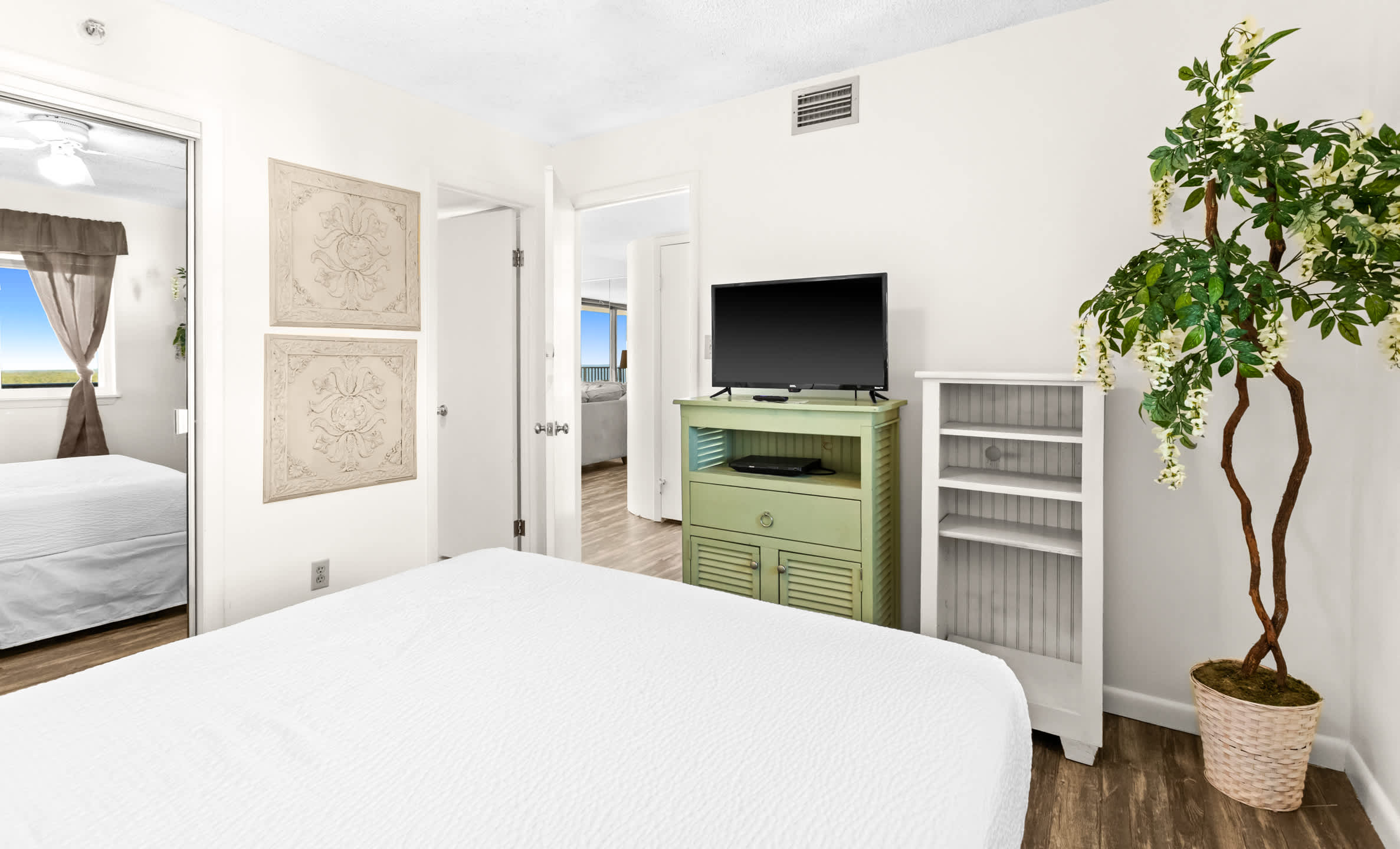 One Seagrove Place 1306 25