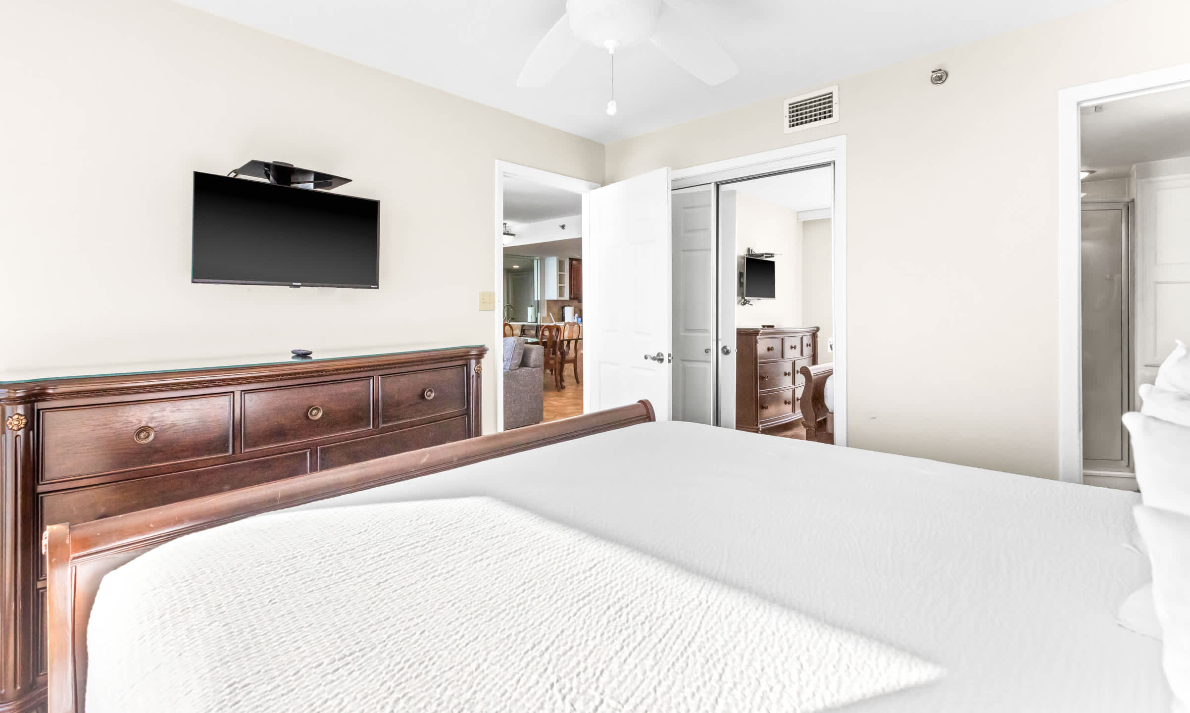 One Seagrove Place 1408 19