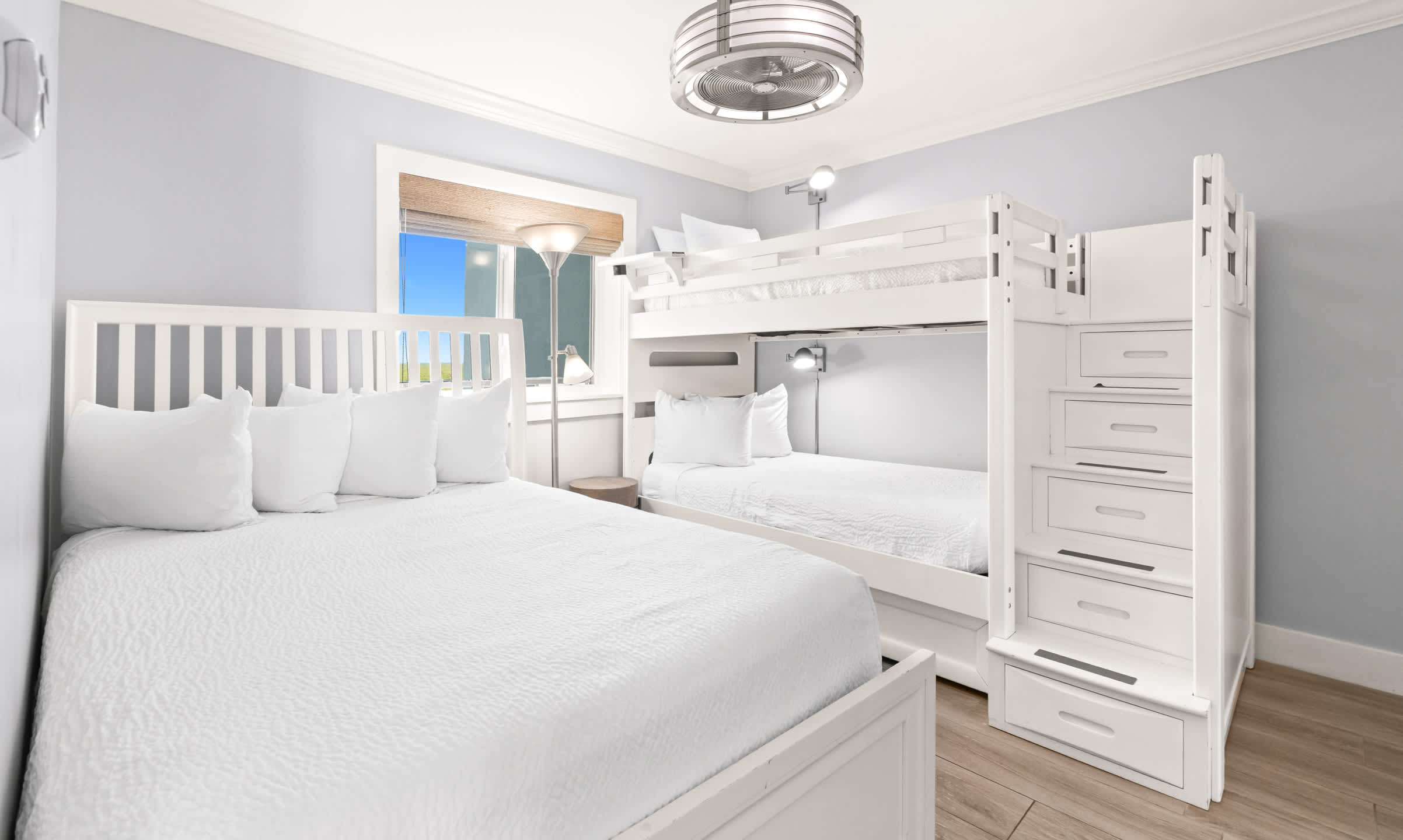 One Seagrove Place 1504 | Photo 21