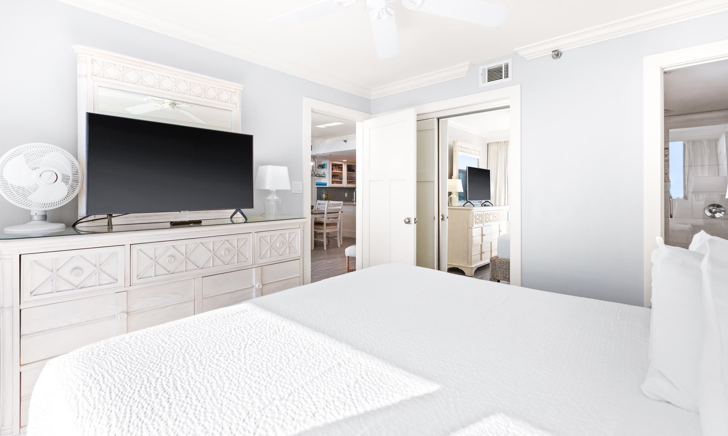 One Seagrove Place 1504 | Photo 18