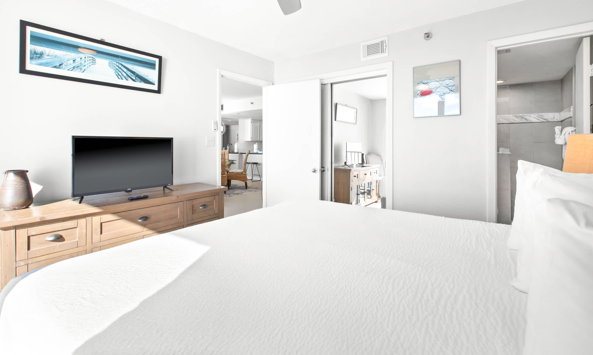 One Seagrove Place 1603 | Photo 17