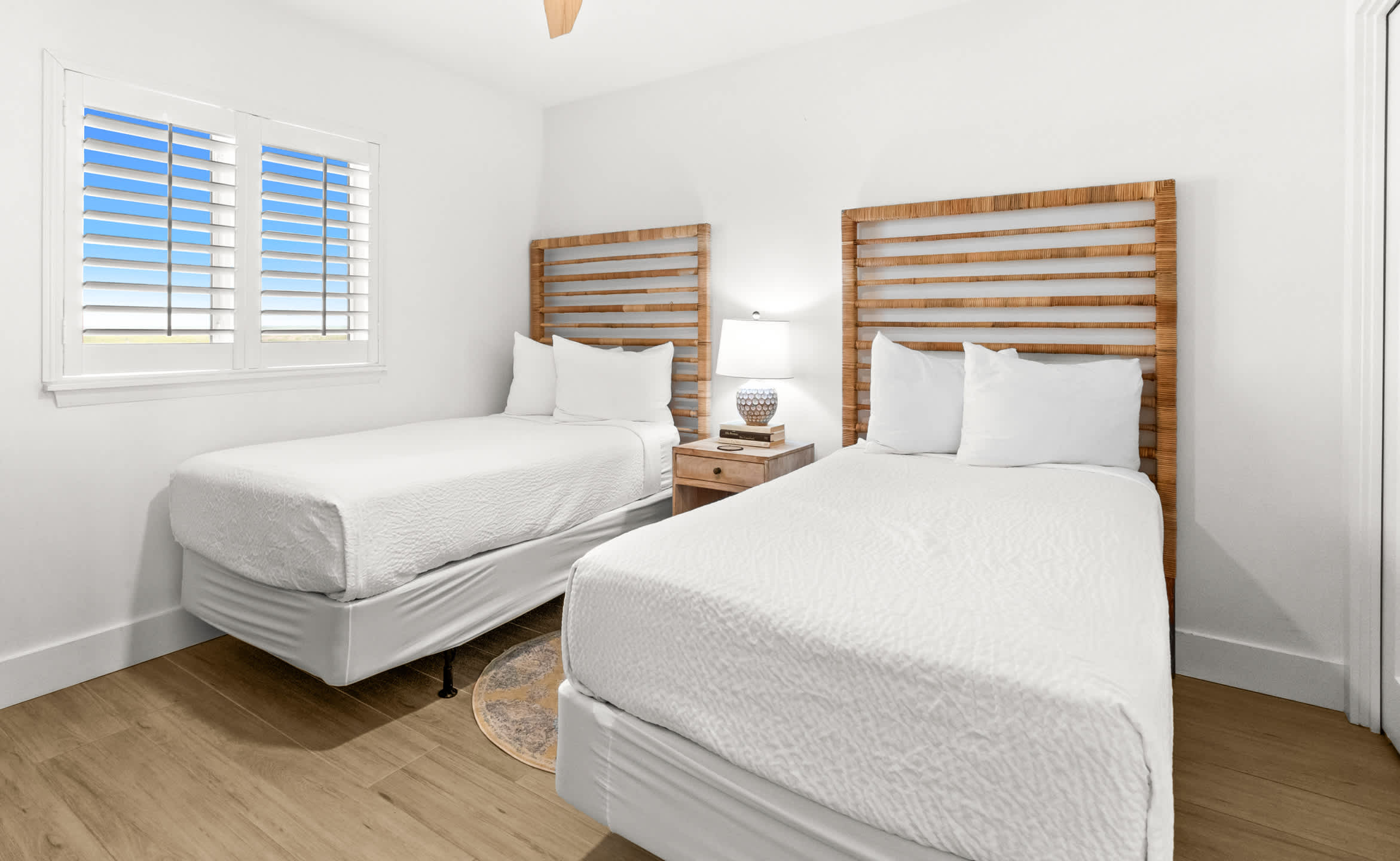 One Seagrove Place 1605 | Photo 26