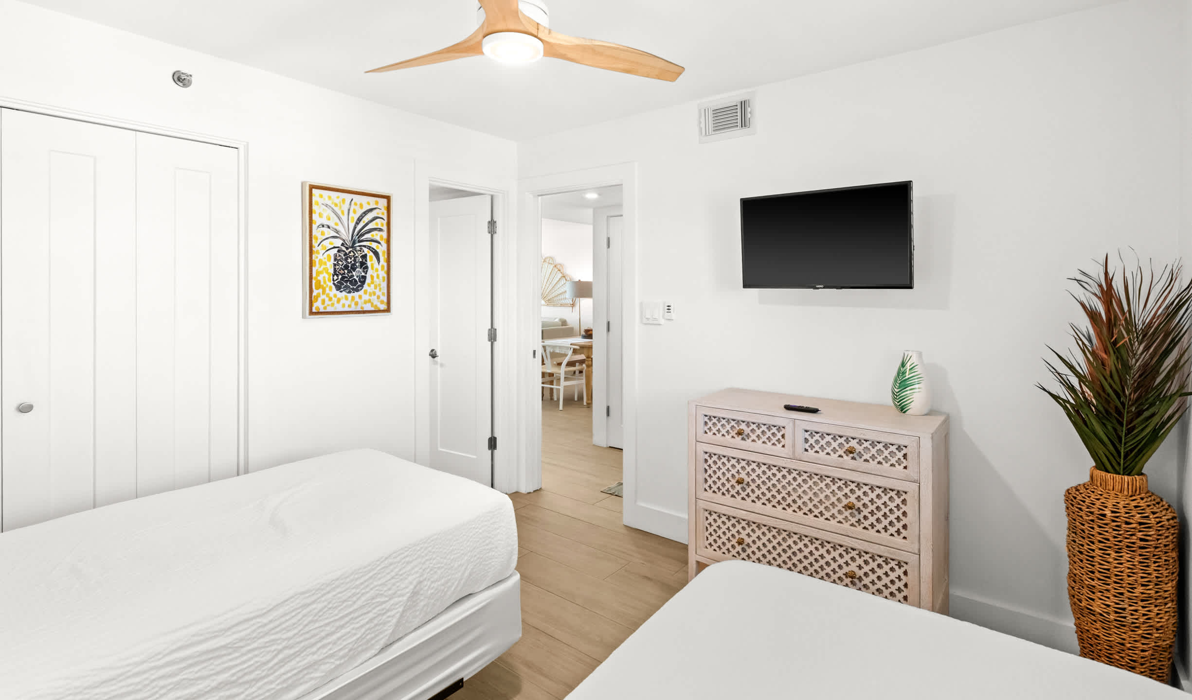 One Seagrove Place 1605 | Photo 27