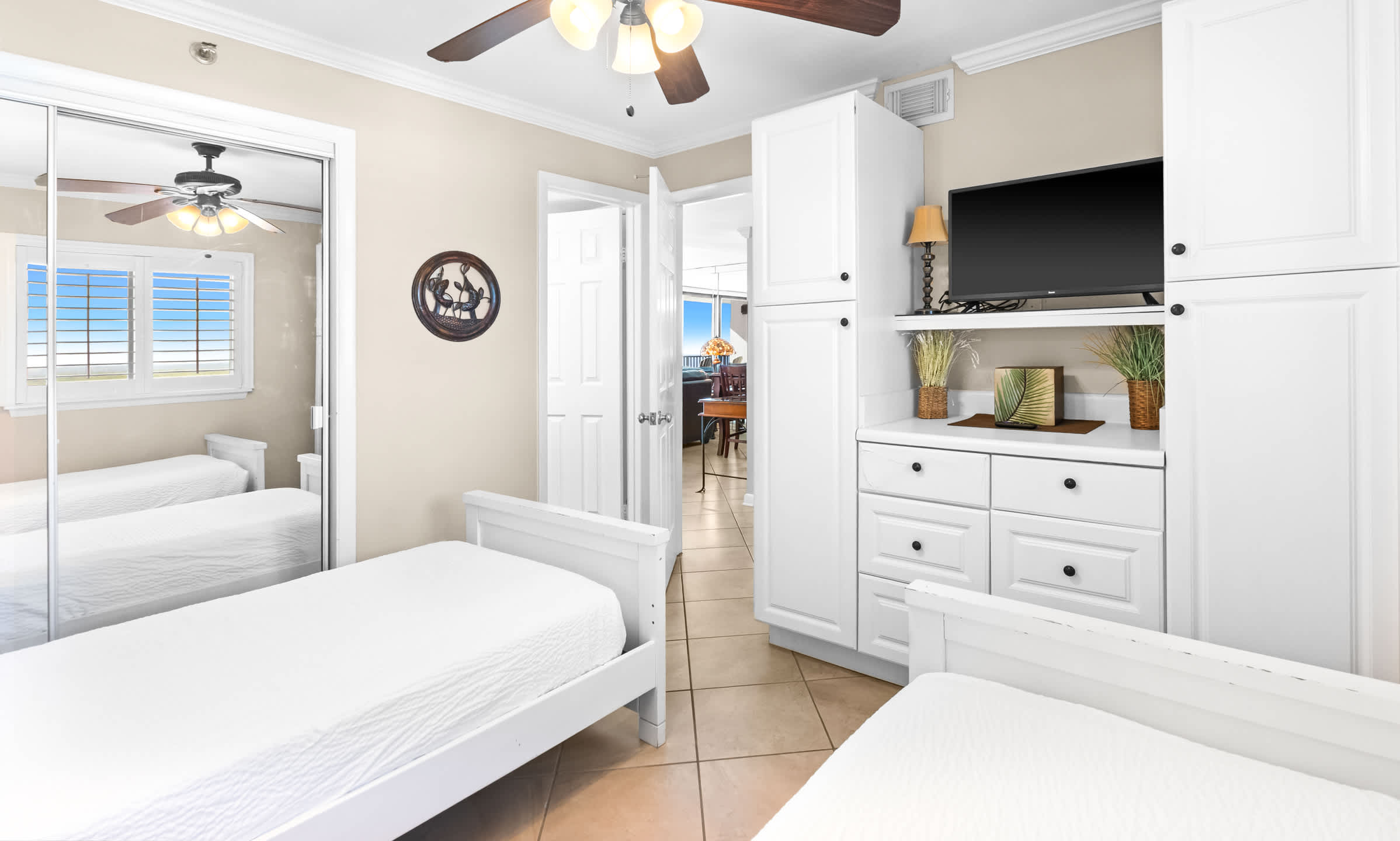 One Seagrove Place 1606 18