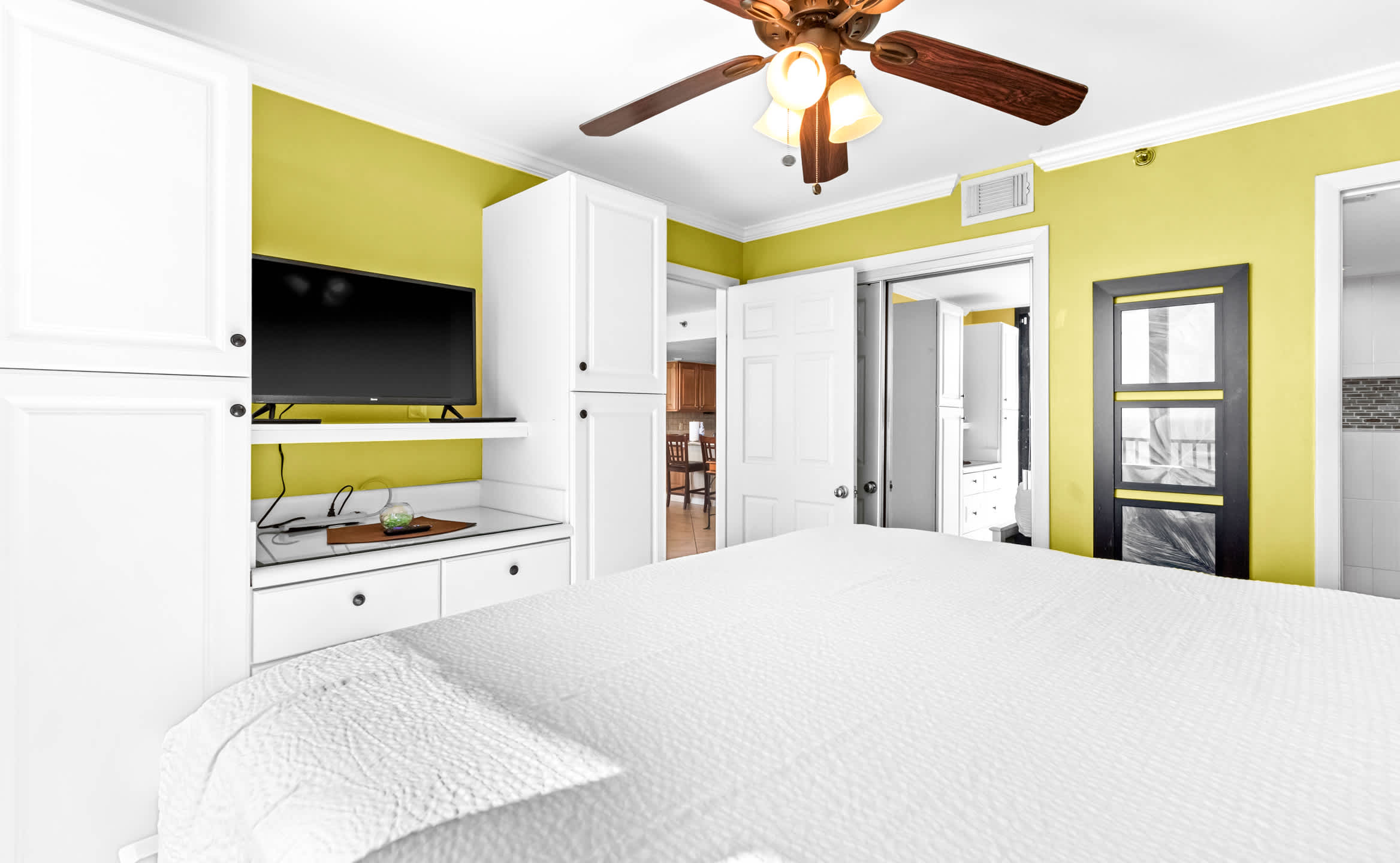 One Seagrove Place 1606 15