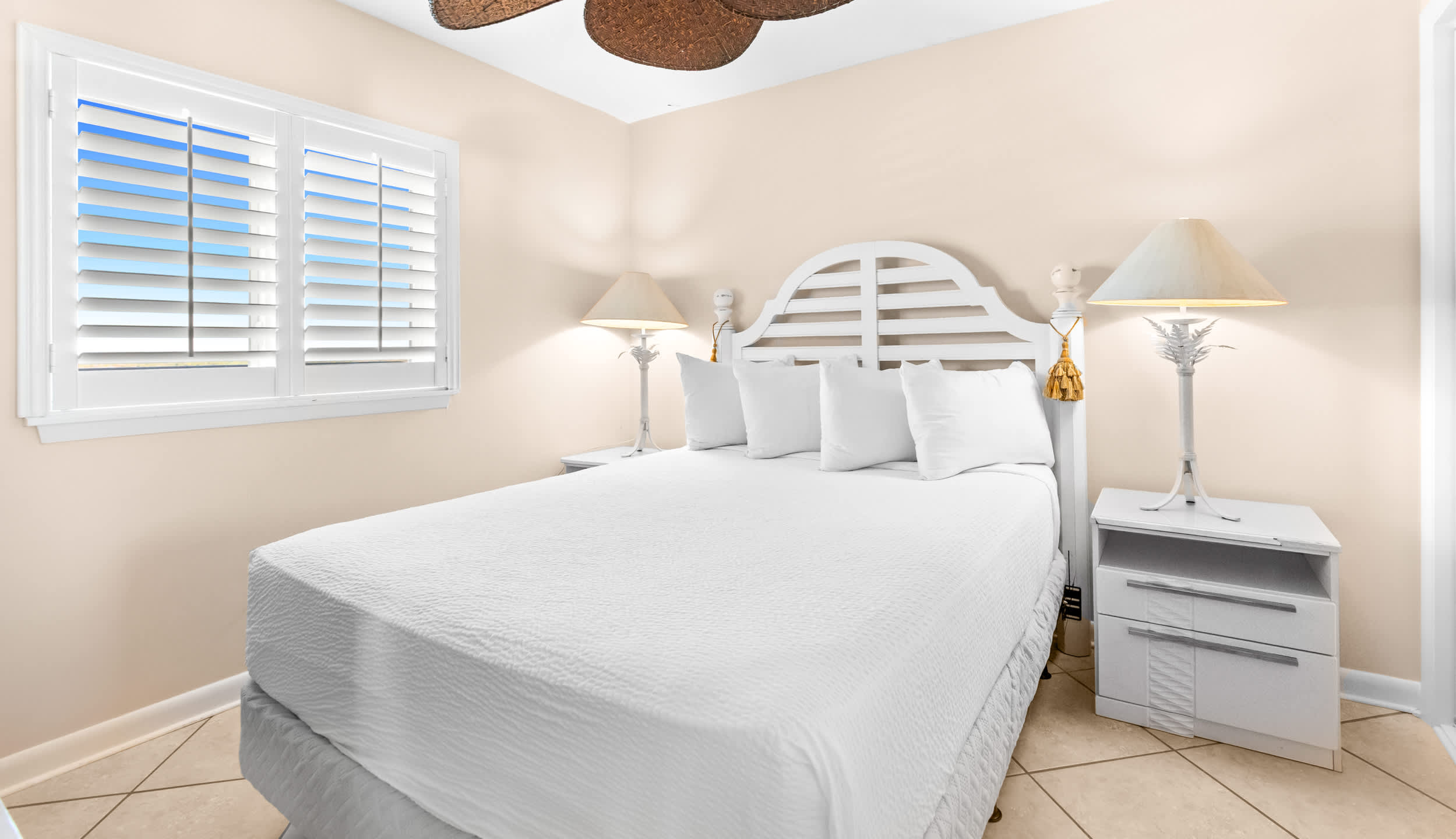 One Seagrove Place 1703 13