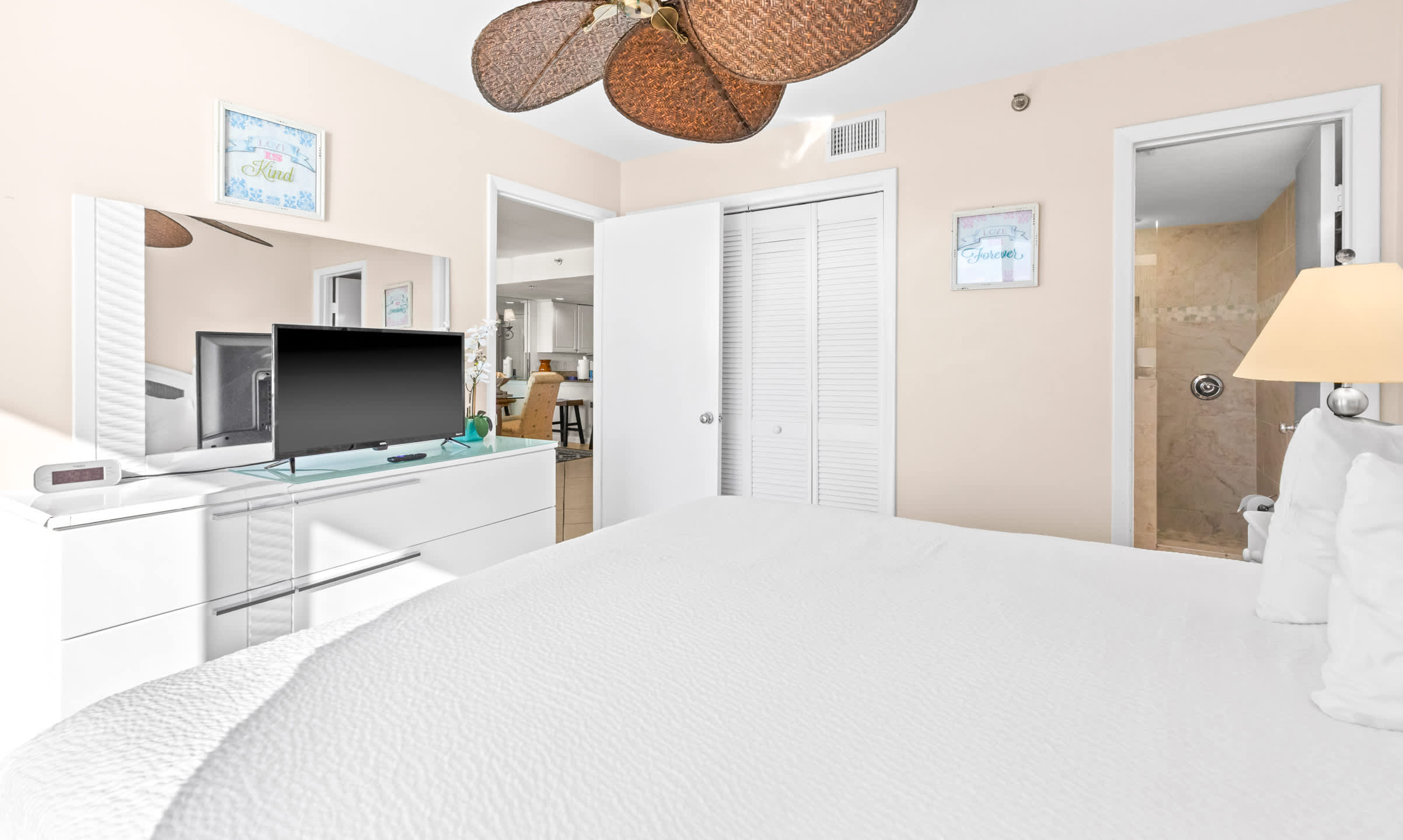 One Seagrove Place 1703 11