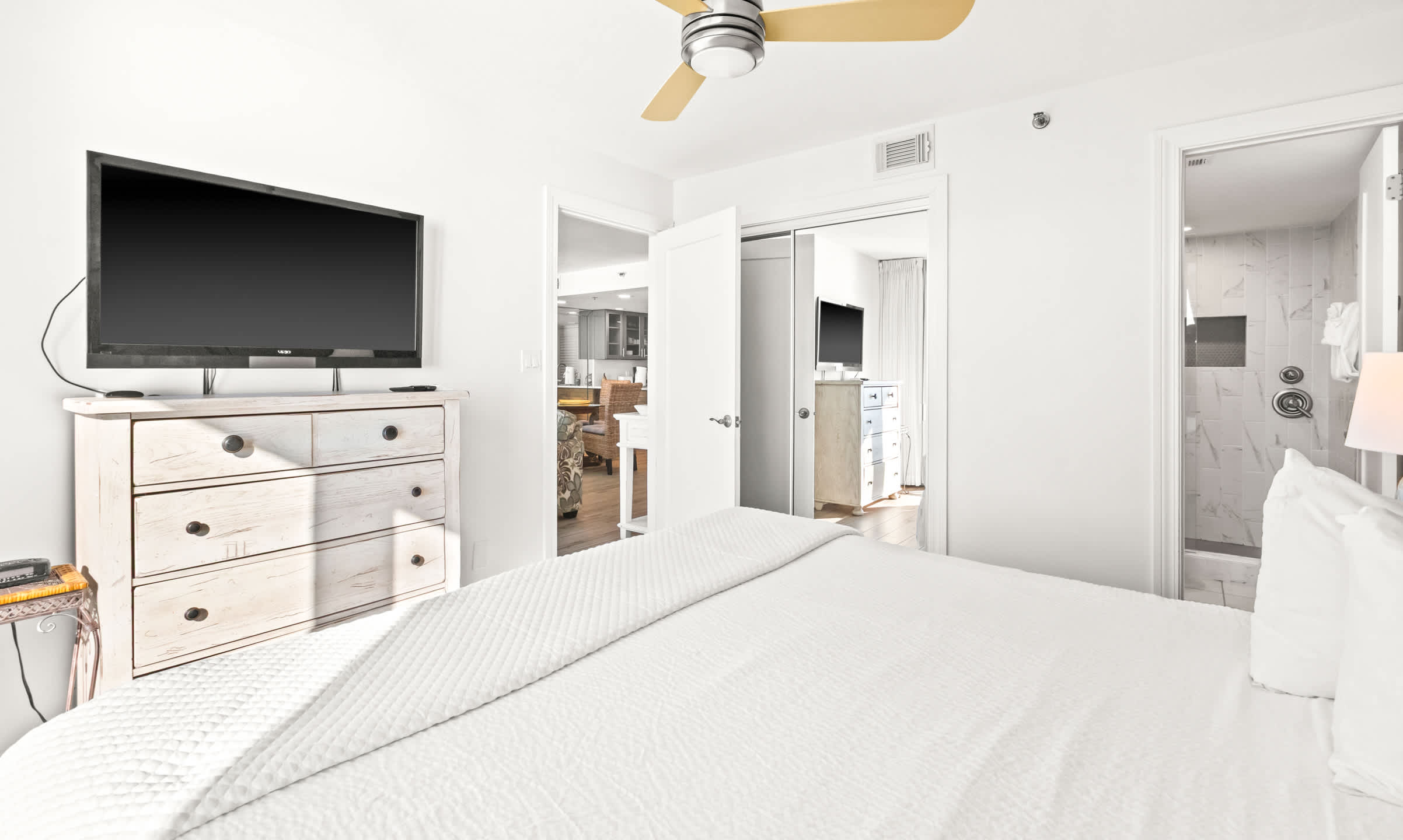 One Seagrove Place 1706 9