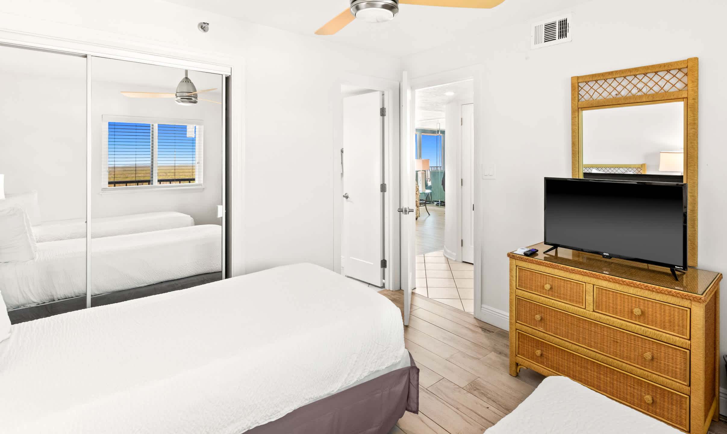 One Seagrove Place 1706 12