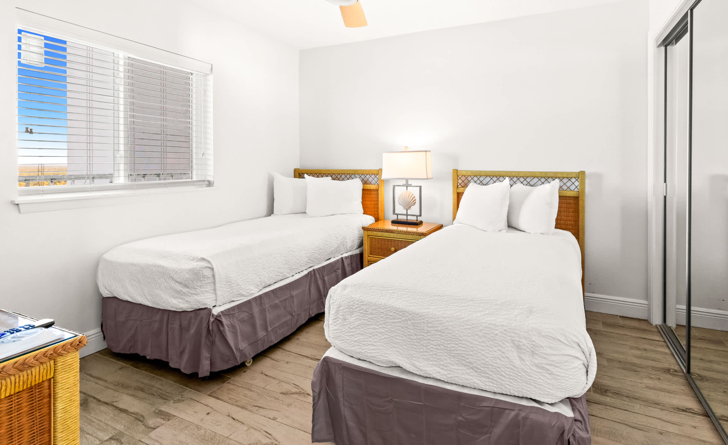 One Seagrove Place 1706 11