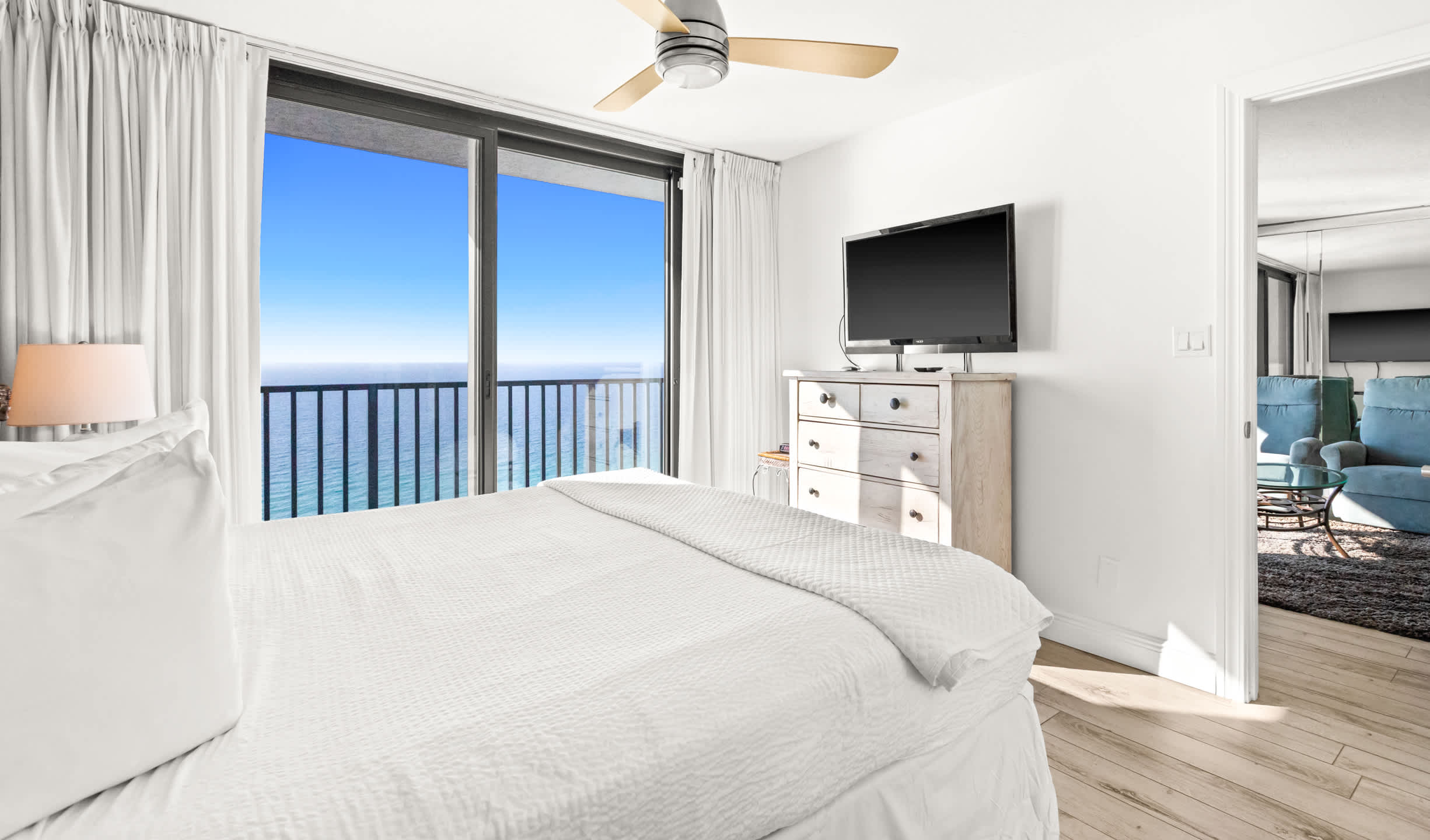 One Seagrove Place 1706 8