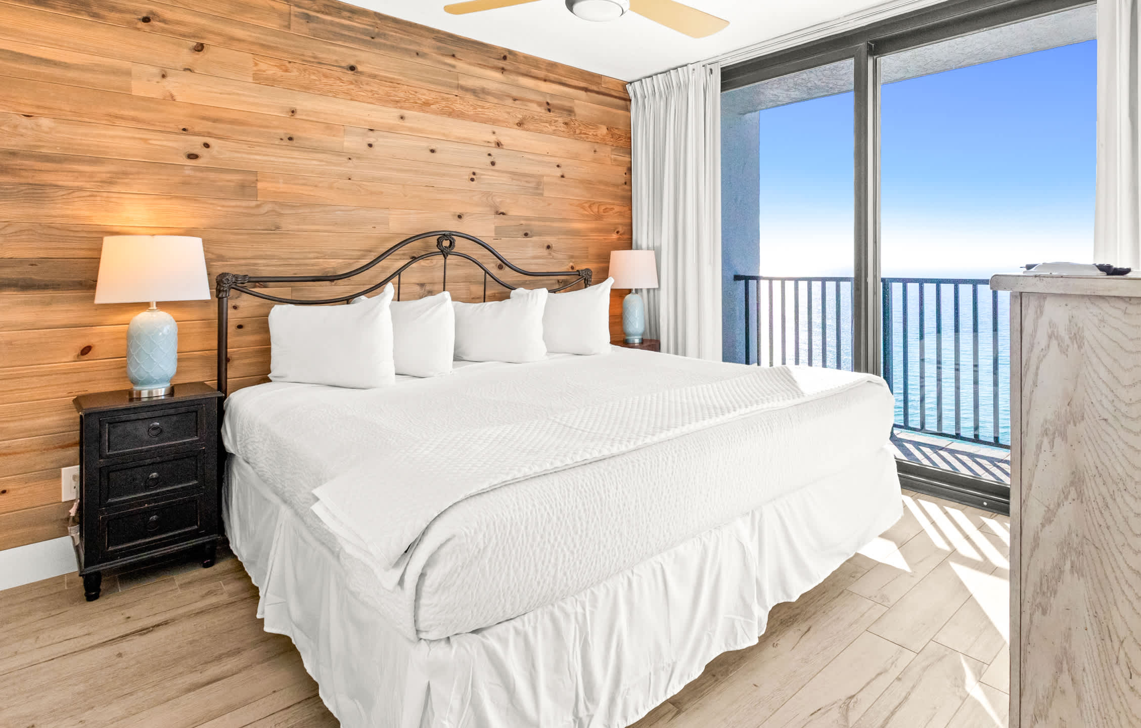 One Seagrove Place 1706 7