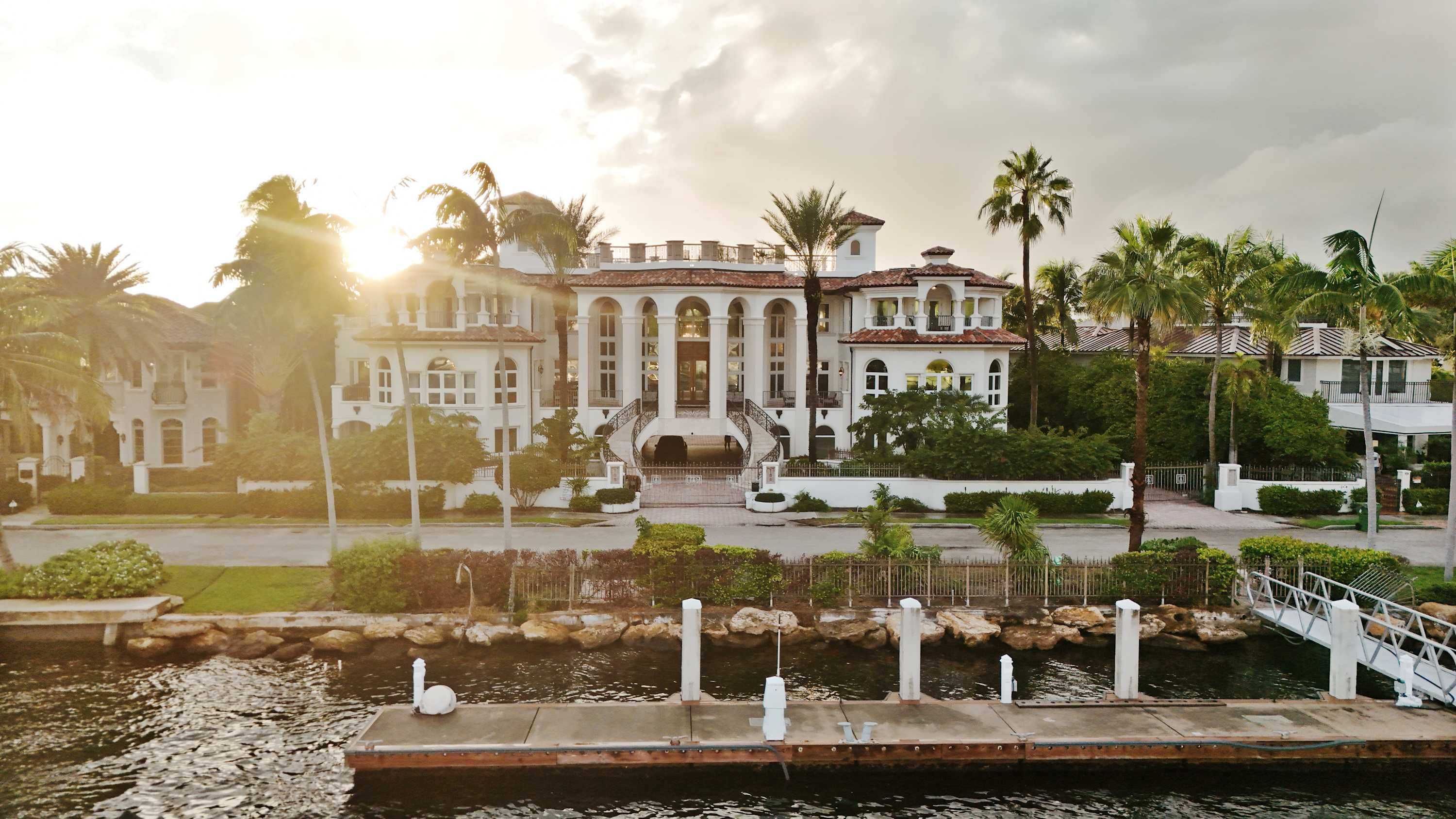 Mansion Waterfront Living WOW Luxurious 21,756 SQFT Near Beach — Fort Lauderdale, FL — vacation rental