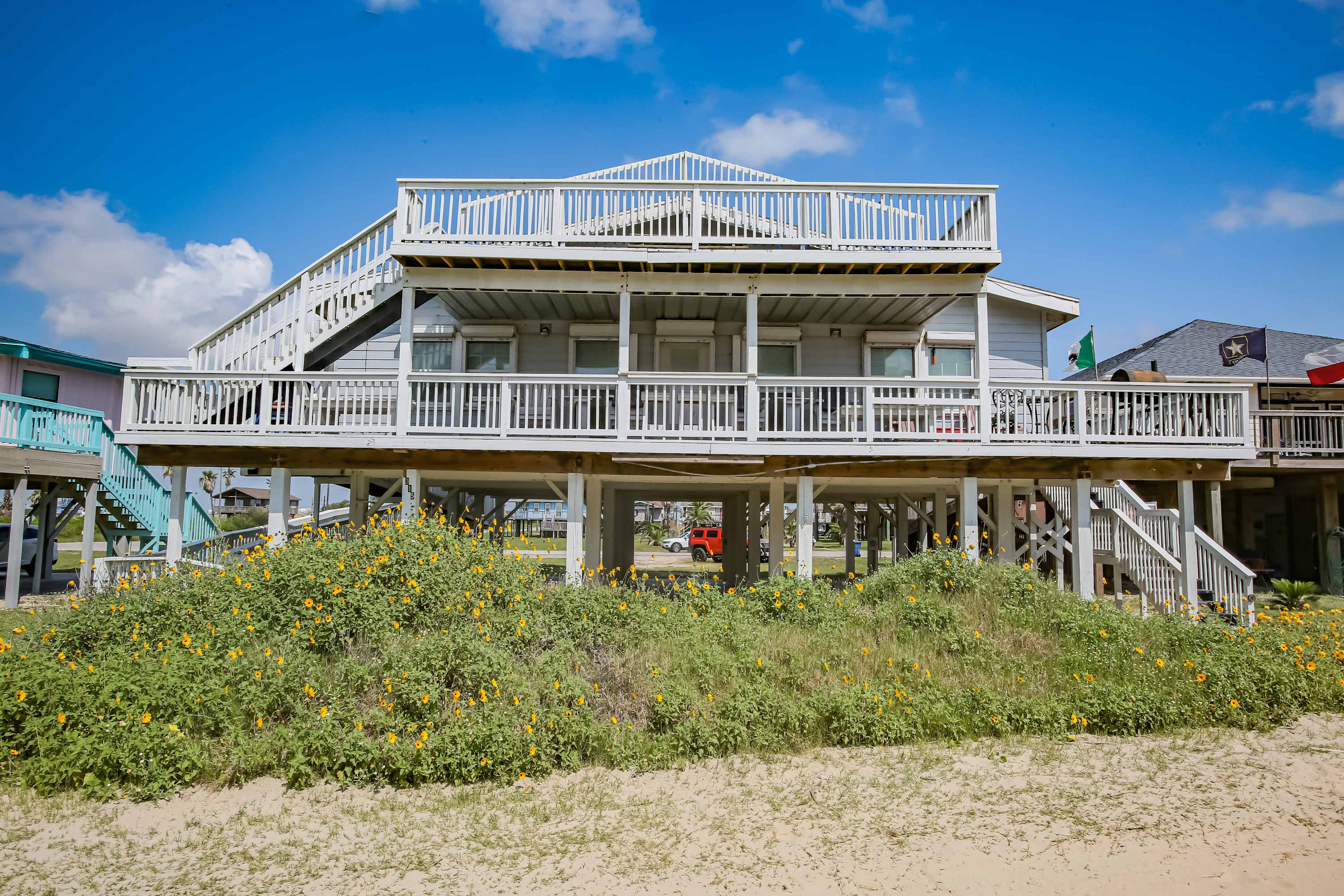 Surf's Up - Second Row, Pedestrian Beach with Convenient Ramp! — Surfside Beach, TX — vacation rental