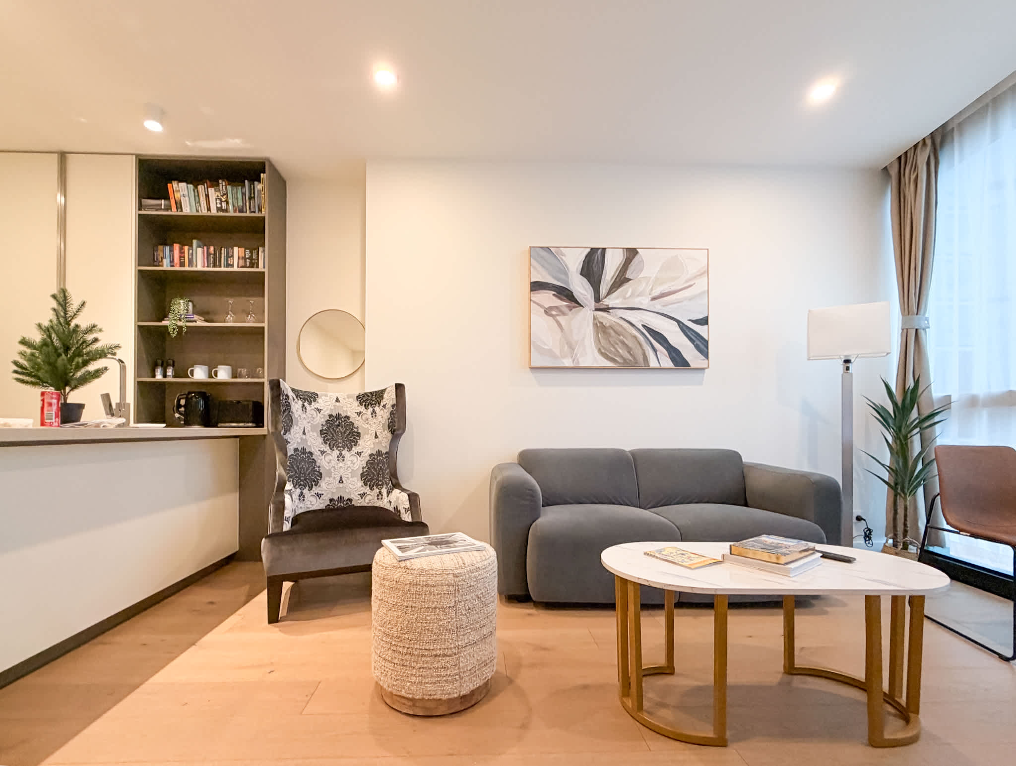 Boutique 1B2B HighRise Condo in CBD