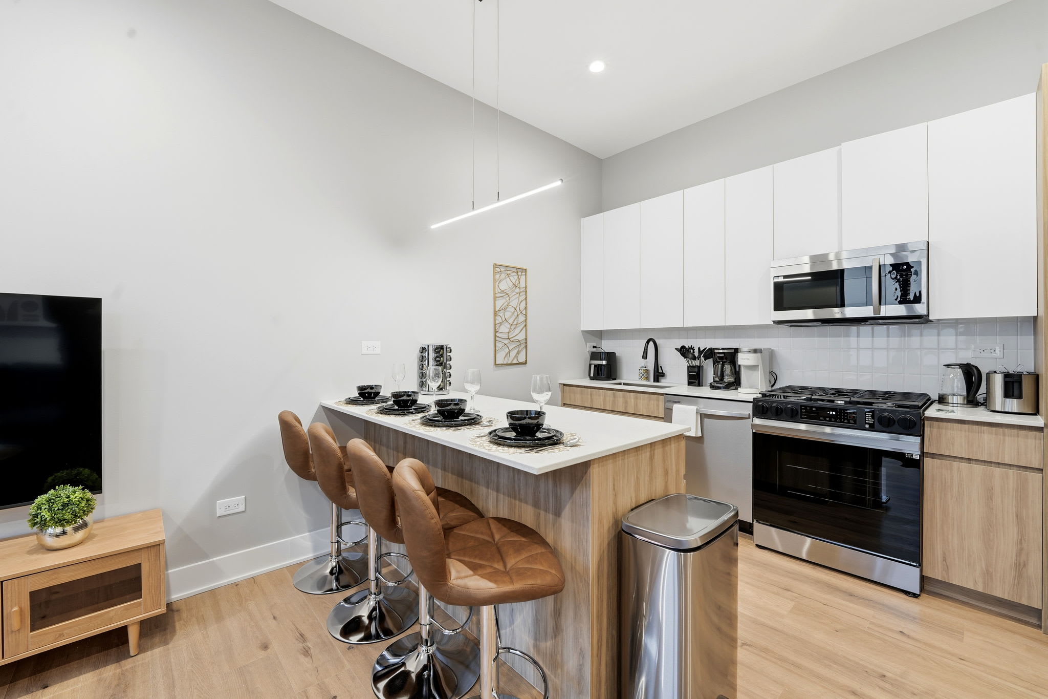 Comfy Condo - Gym, Free Parking & Modern Amenities — Chicago, IL — vacation rental