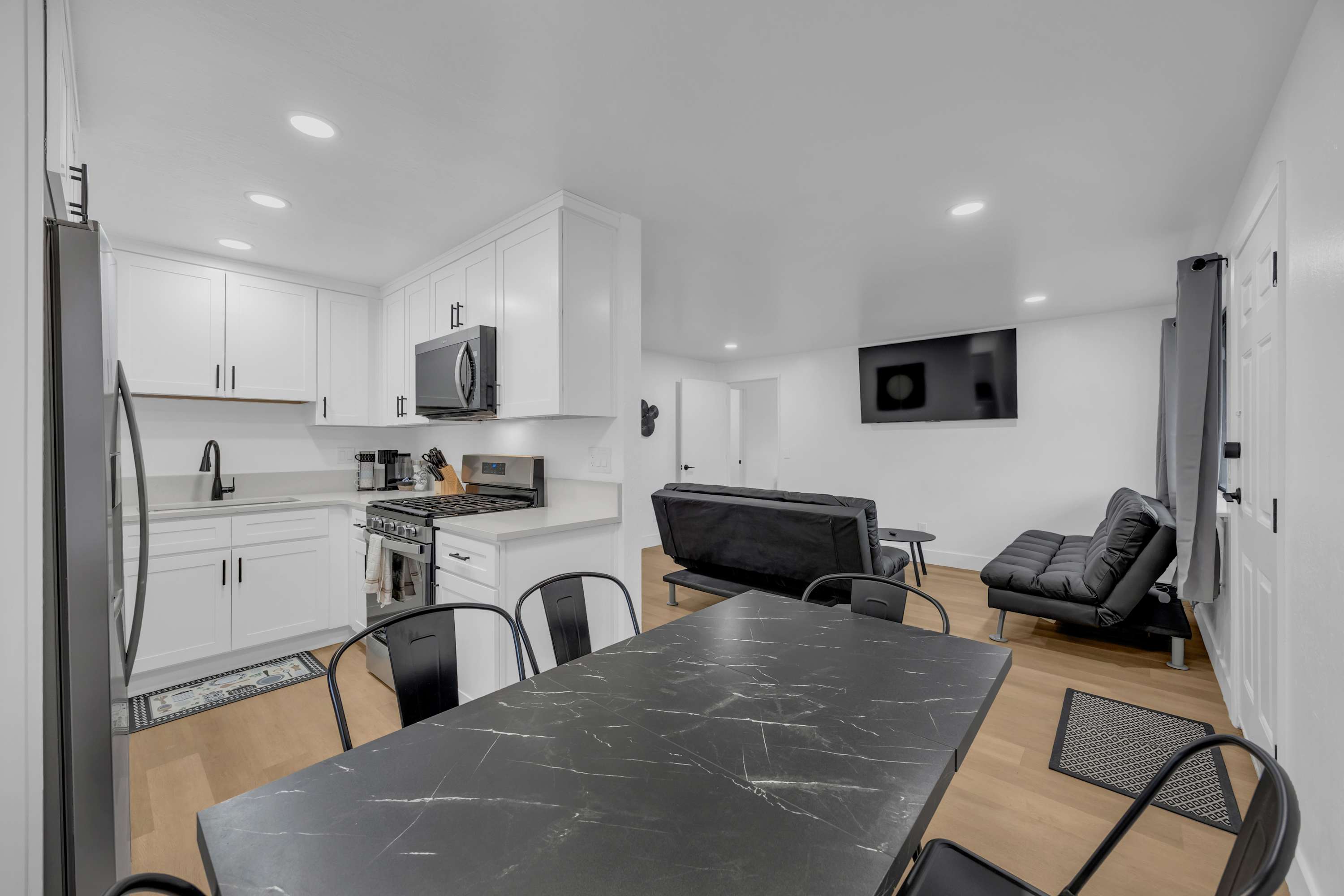 Cozy Haven/3 Baths/Sleeps 10 — Reno, NV — vacation rental