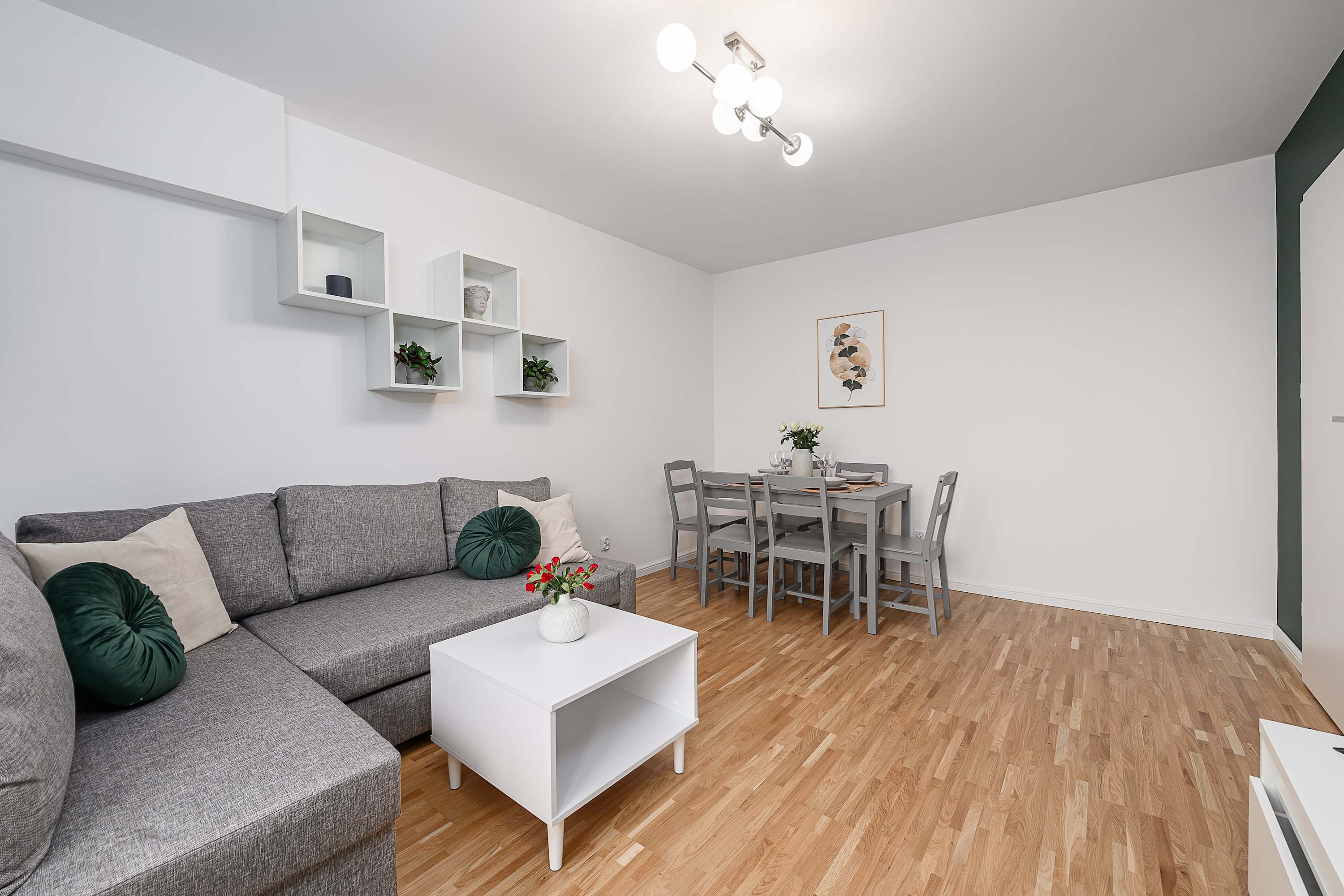 Lumina spacious 3-room apartment with balcony