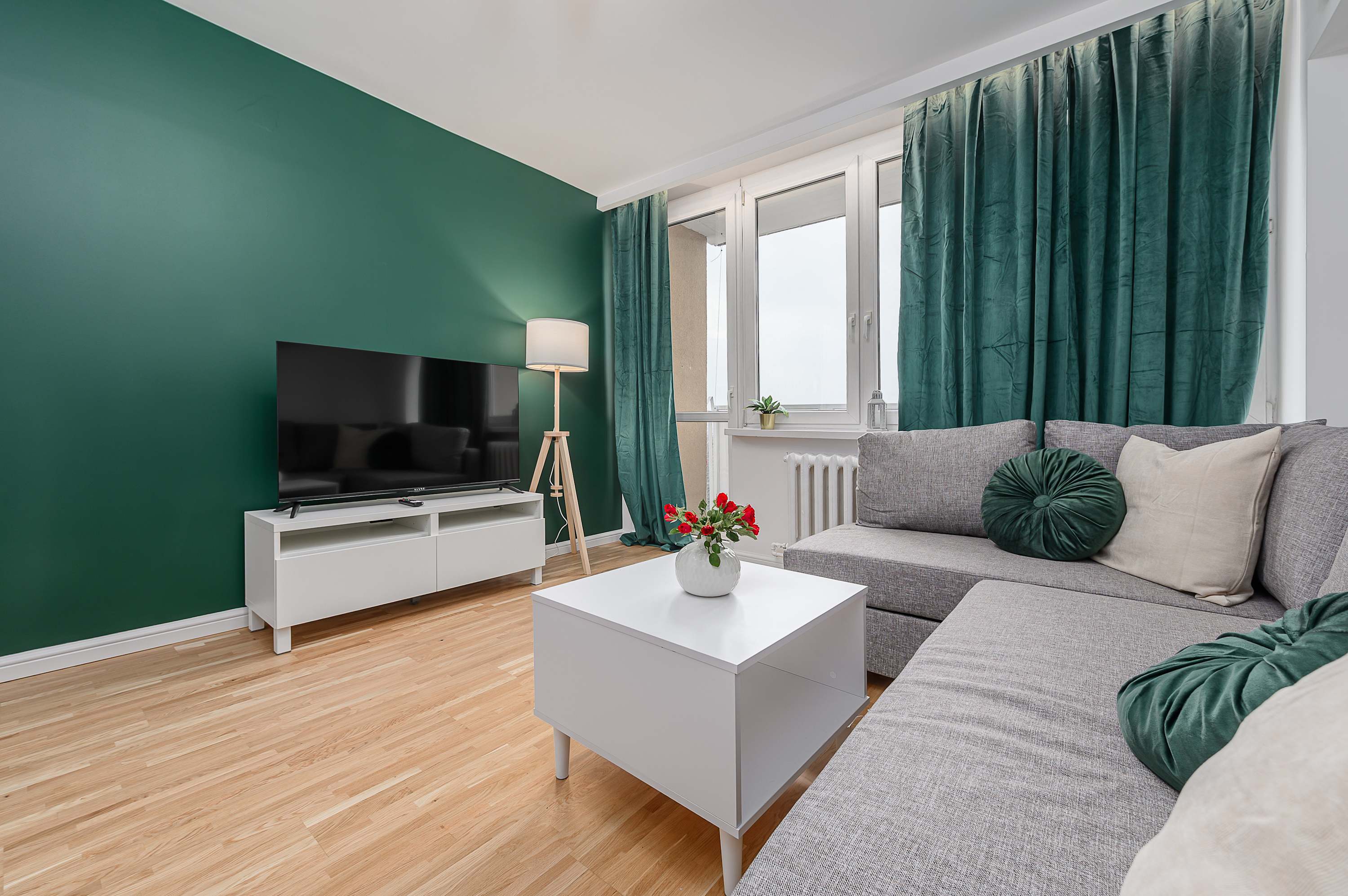 Lumina spacious 3-room apartment with balcony