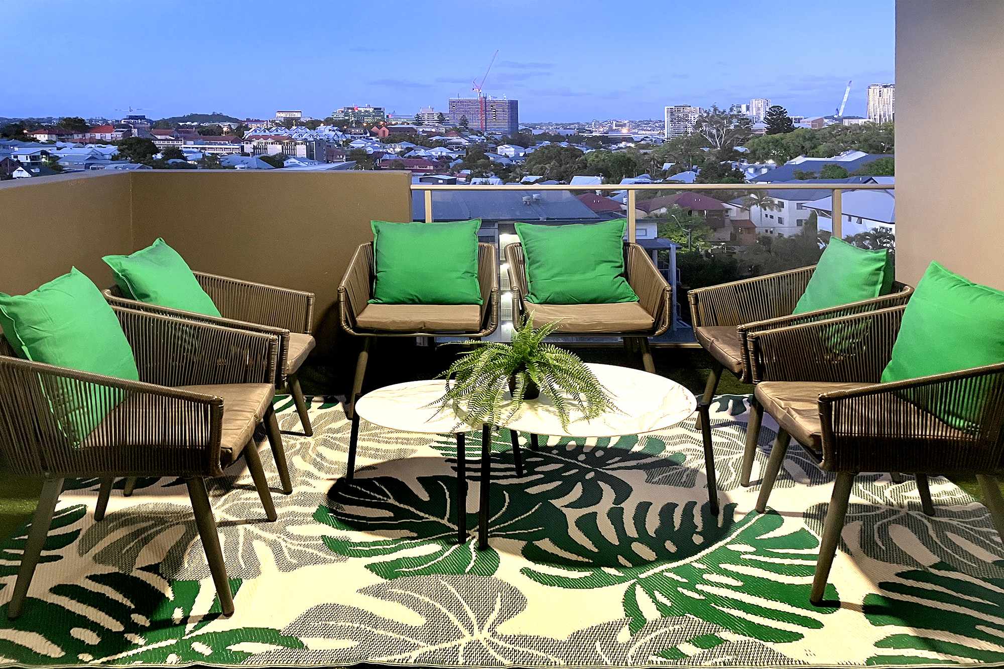 Skyline Views | Balcony, Pool, Parking, Gym, Cleaner | 7 min Walk to Brisbane CBD photo 2