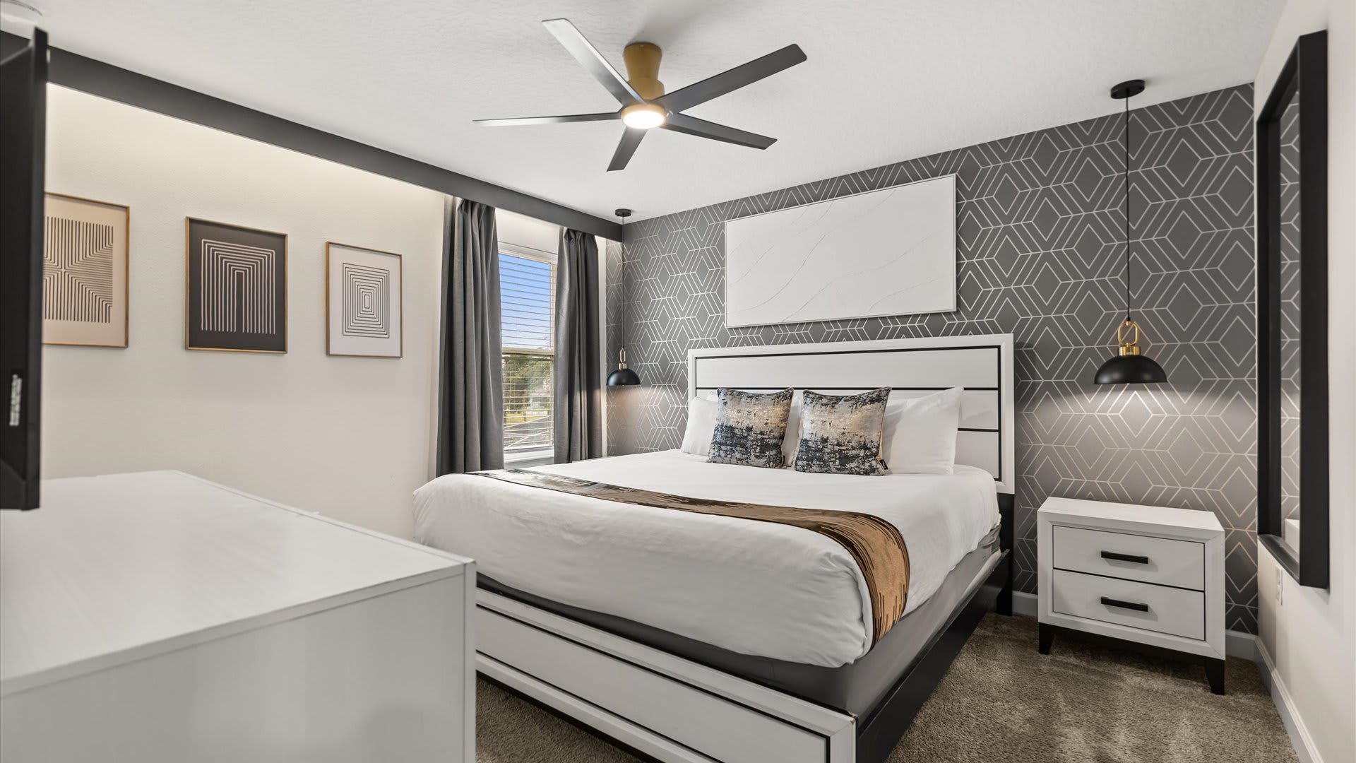 Luxury King bedroom with en-suite bathroom and smart TV 