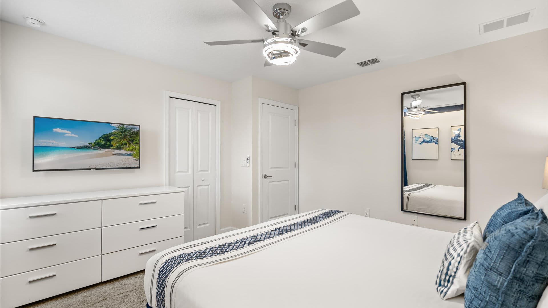 Stylish king bedroom with fresh linens, en-suite and smart TV