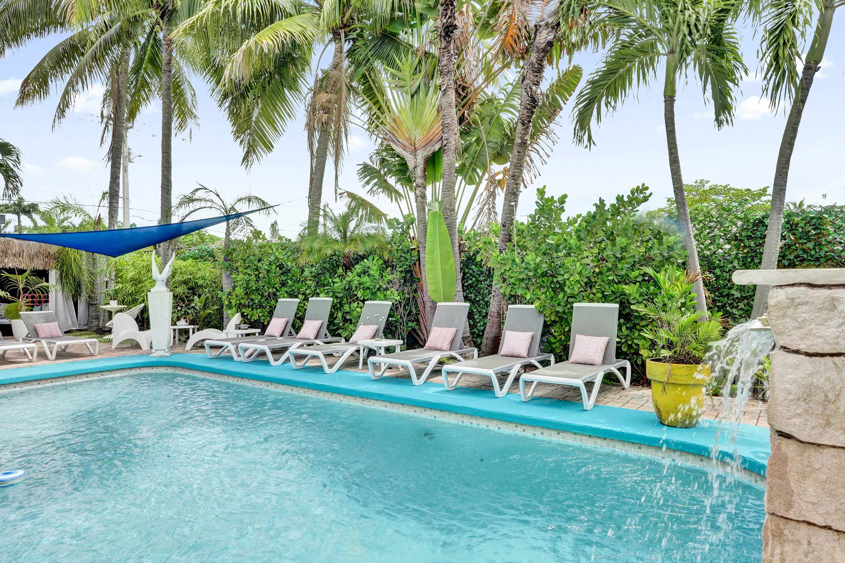 Lounge in the sunshine or make a splash in the sparkling shared pool​​
