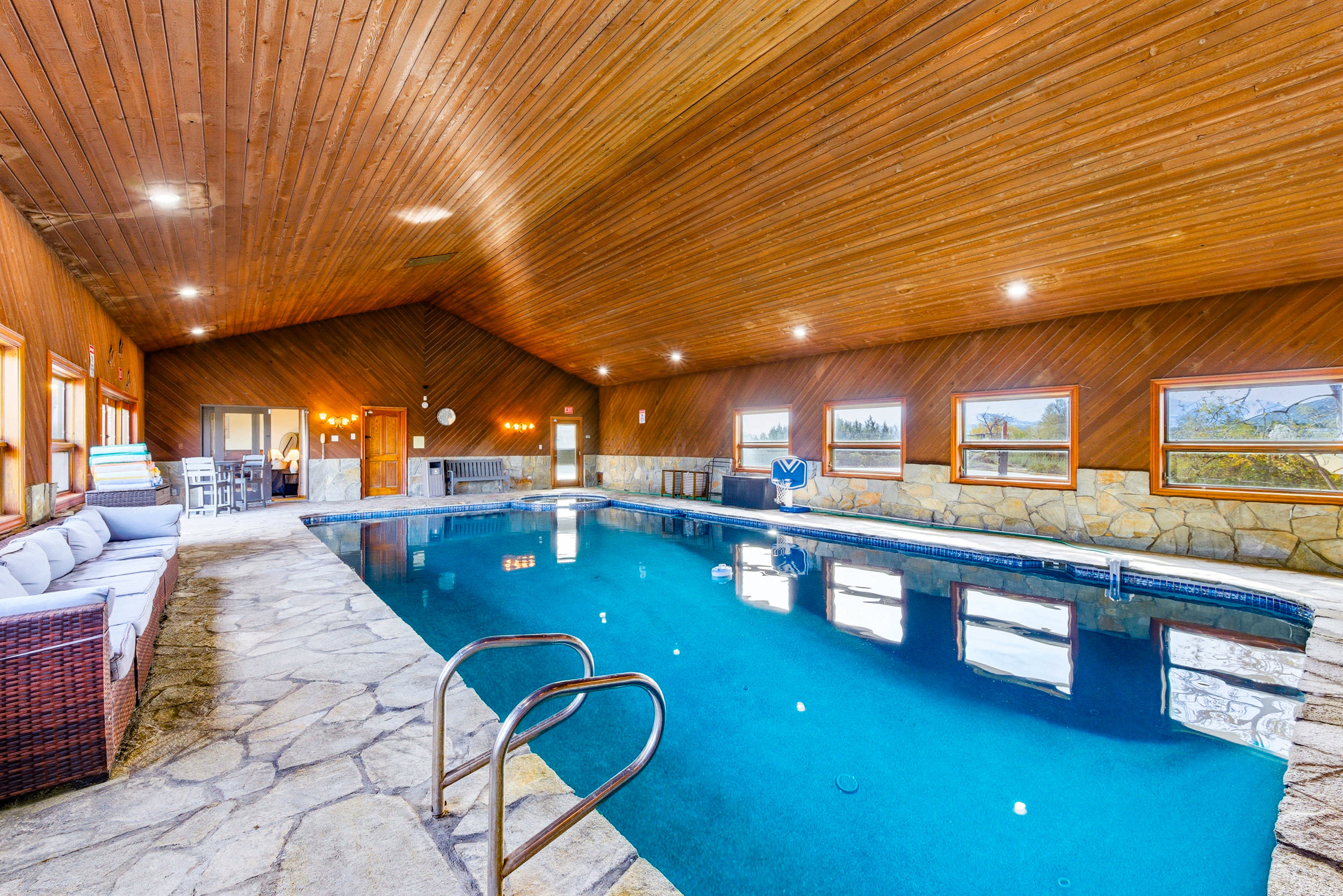 Indoor Pool & Spa - Gym - Sauna - Pickleball Court 3
