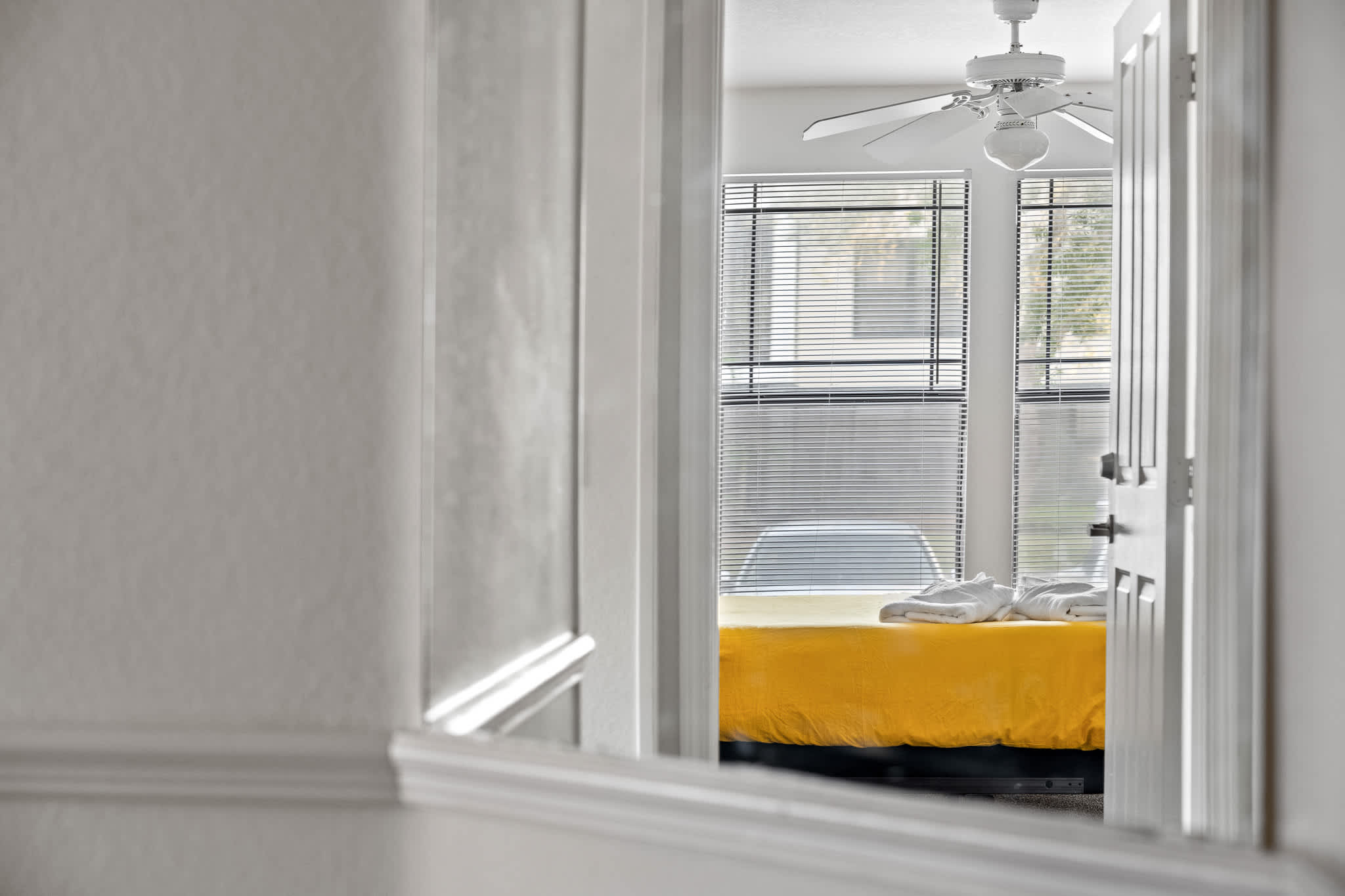 Spacious condo near USF w/ pool & patio