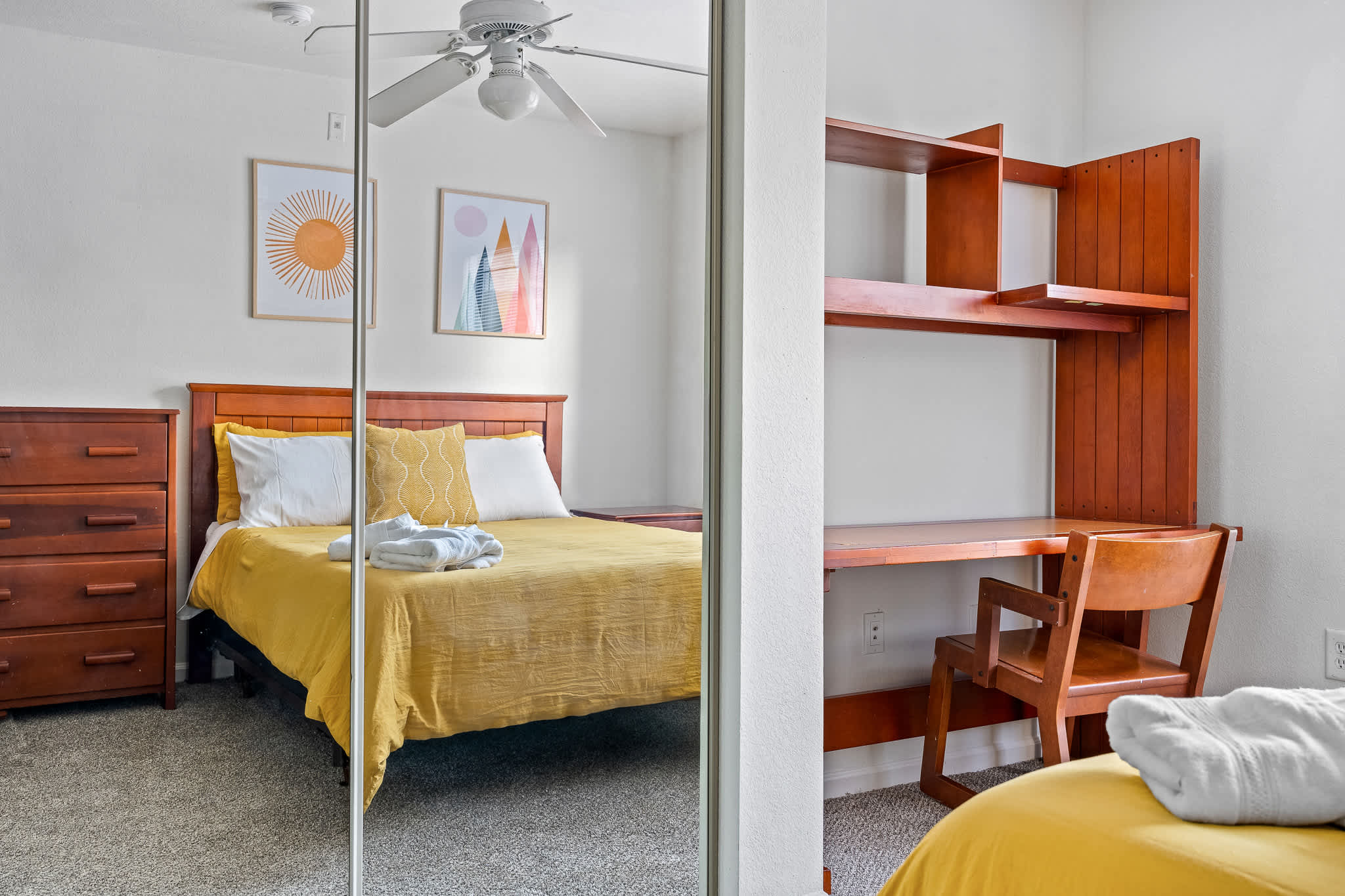 Spacious condo near USF w/ pool & patio