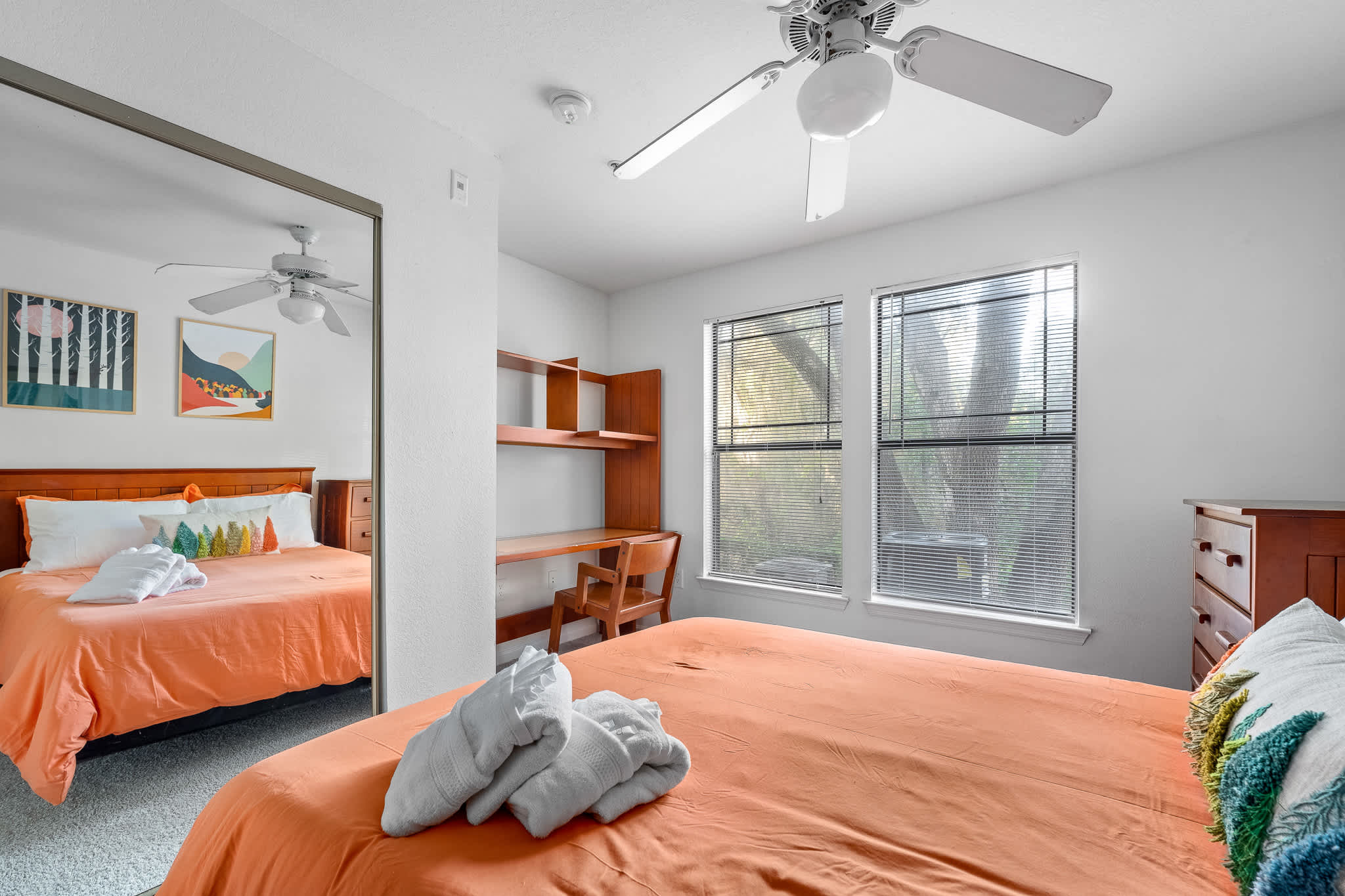 Spacious condo near USF w/ pool & patio