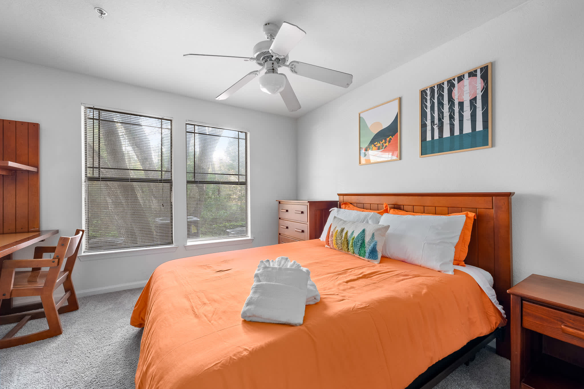 Spacious condo near USF w/ pool & patio