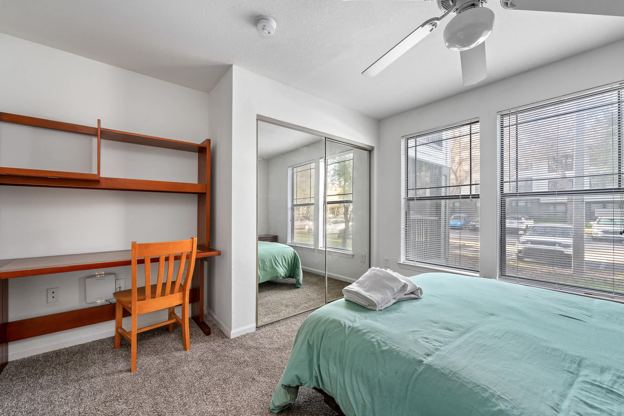 Spacious condo near USF w/ pool & patio