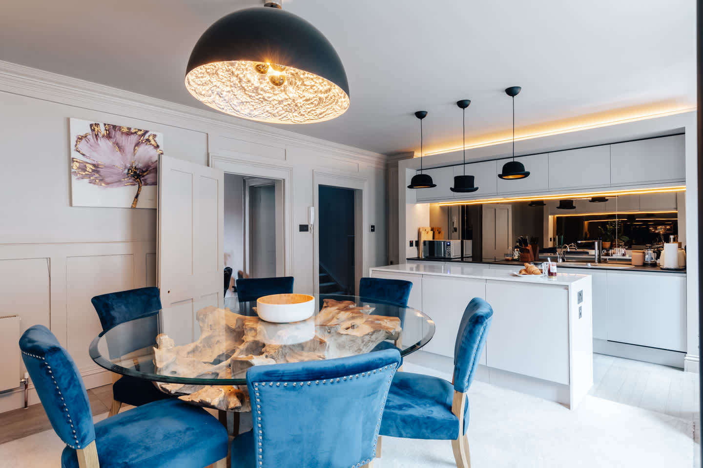 View Modern & Stylish 2 Bedroom Loft Apartment in The Bath Masonic Hall, 17 Old Orchard Street BA1 1JU Modern & Stylish 2 Bedroom Loft Apartment in The Bath Masonic Hall, 17 Old Orchard Street BA1 1JU - Property image 35 - VivreStays