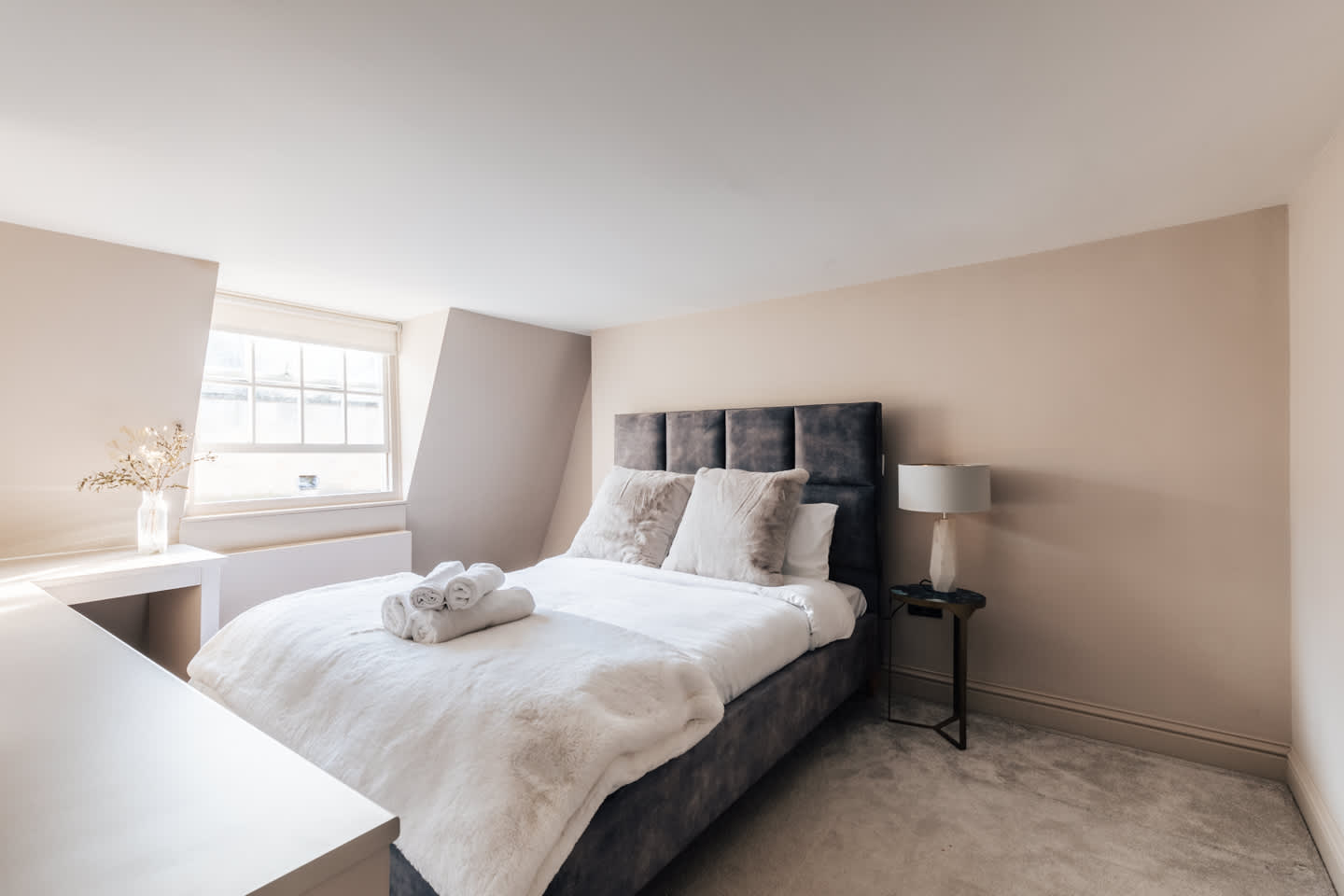View Modern & Stylish 2 Bedroom Loft Apartment in The Bath Masonic Hall, 17 Old Orchard Street BA1 1JU Modern & Stylish 2 Bedroom Loft Apartment in The Bath Masonic Hall, 17 Old Orchard Street BA1 1JU - Property image 36 - VivreStays