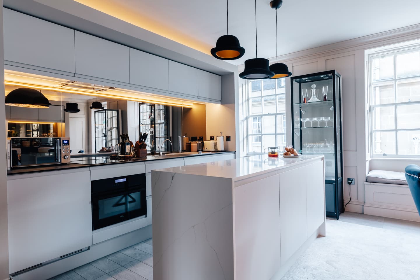 View Modern & Stylish 2 Bedroom Loft Apartment in The Bath Masonic Hall, 17 Old Orchard Street BA1 1JU Modern & Stylish 2 Bedroom Loft Apartment in The Bath Masonic Hall, 17 Old Orchard Street BA1 1JU - Property image 39 - VivreStays
