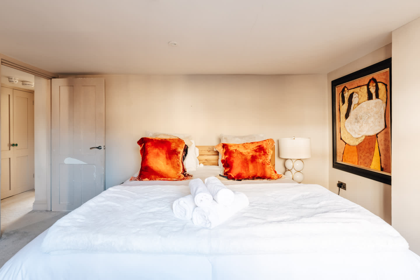 View Modern & Stylish 2 Bedroom Loft Apartment in The Bath Masonic Hall, 17 Old Orchard Street BA1 1JU Modern & Stylish 2 Bedroom Loft Apartment in The Bath Masonic Hall, 17 Old Orchard Street BA1 1JU - Property image 45 - VivreStays