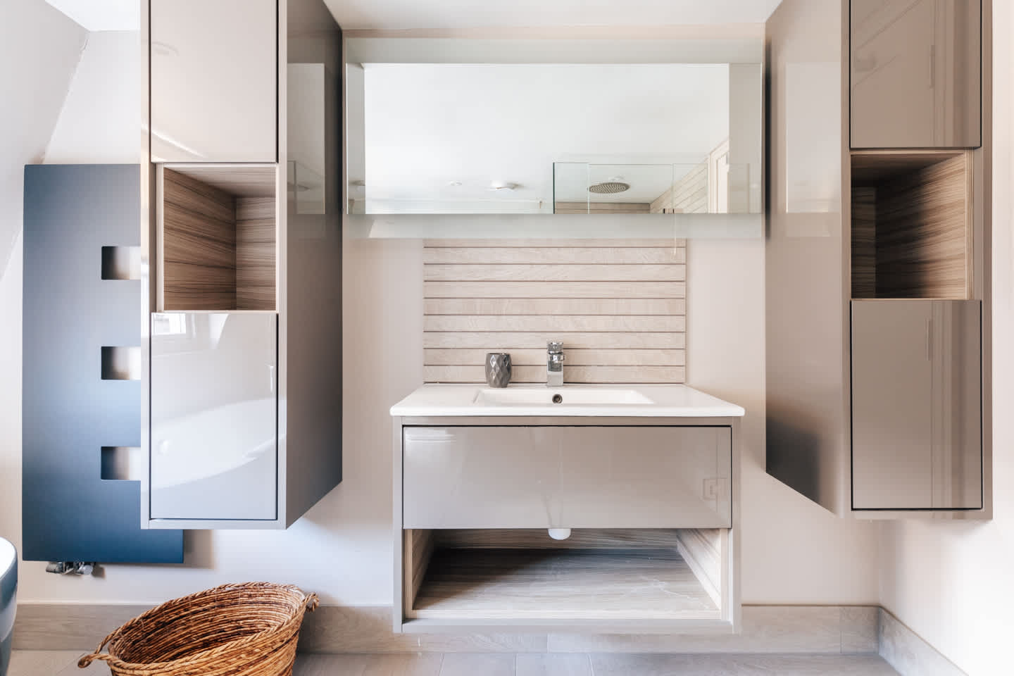 View Modern & Stylish 2 Bedroom Loft Apartment in The Bath Masonic Hall, 17 Old Orchard Street BA1 1JU Modern & Stylish 2 Bedroom Loft Apartment in The Bath Masonic Hall, 17 Old Orchard Street BA1 1JU - Property image 52 - VivreStays