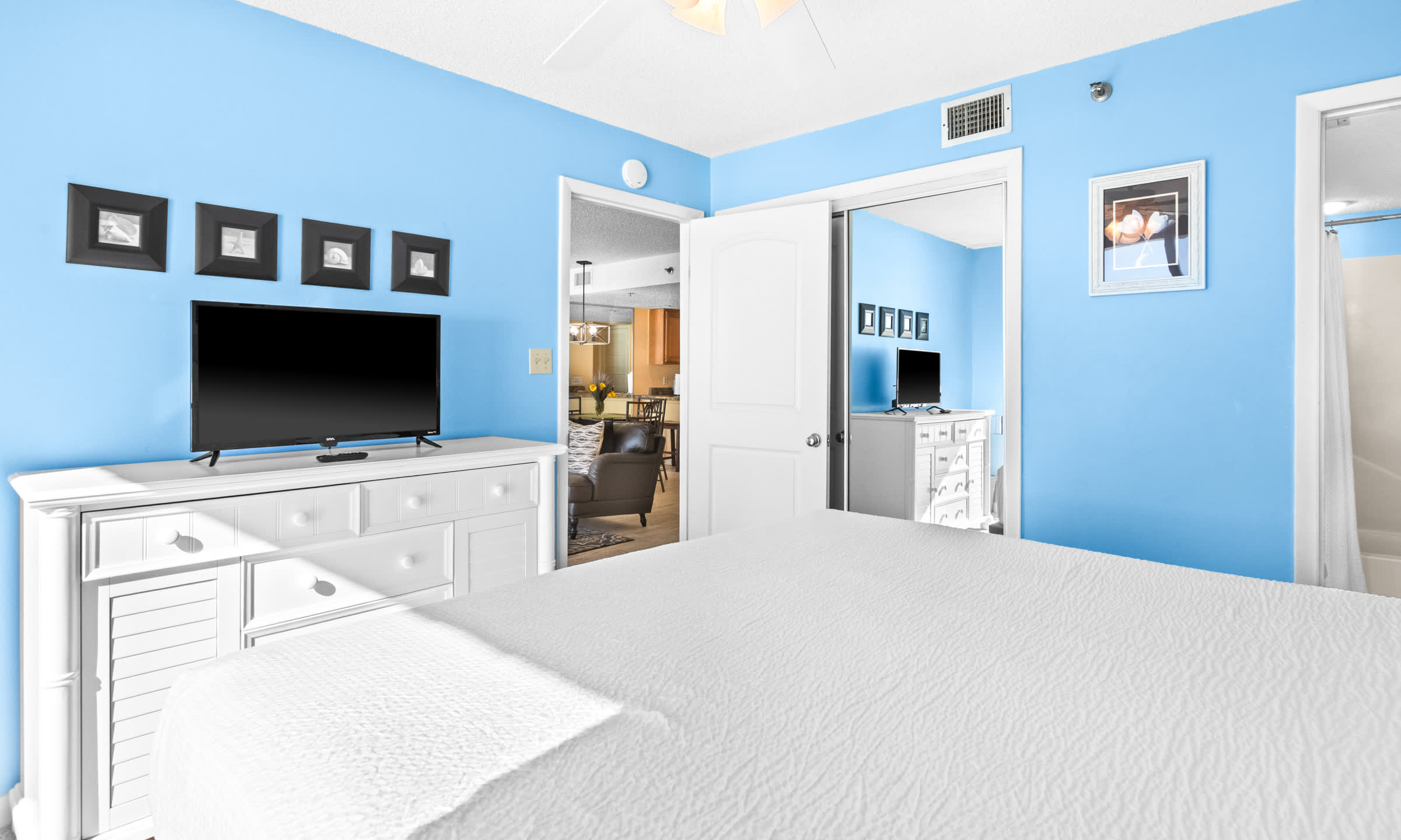 One Seagrove Place 1001 16