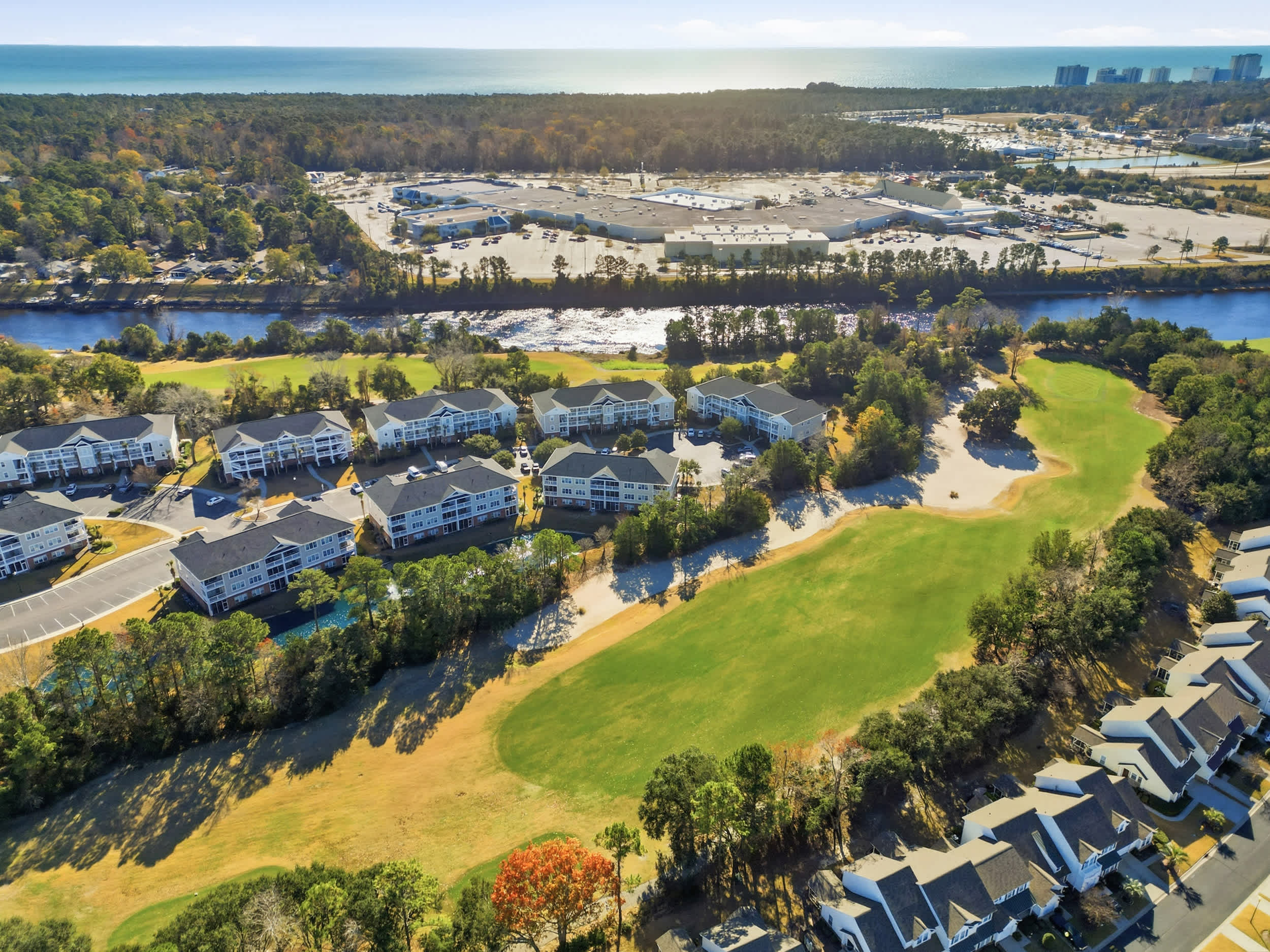Lakeside at Top Resort w Giant Pool Oasis and Golf