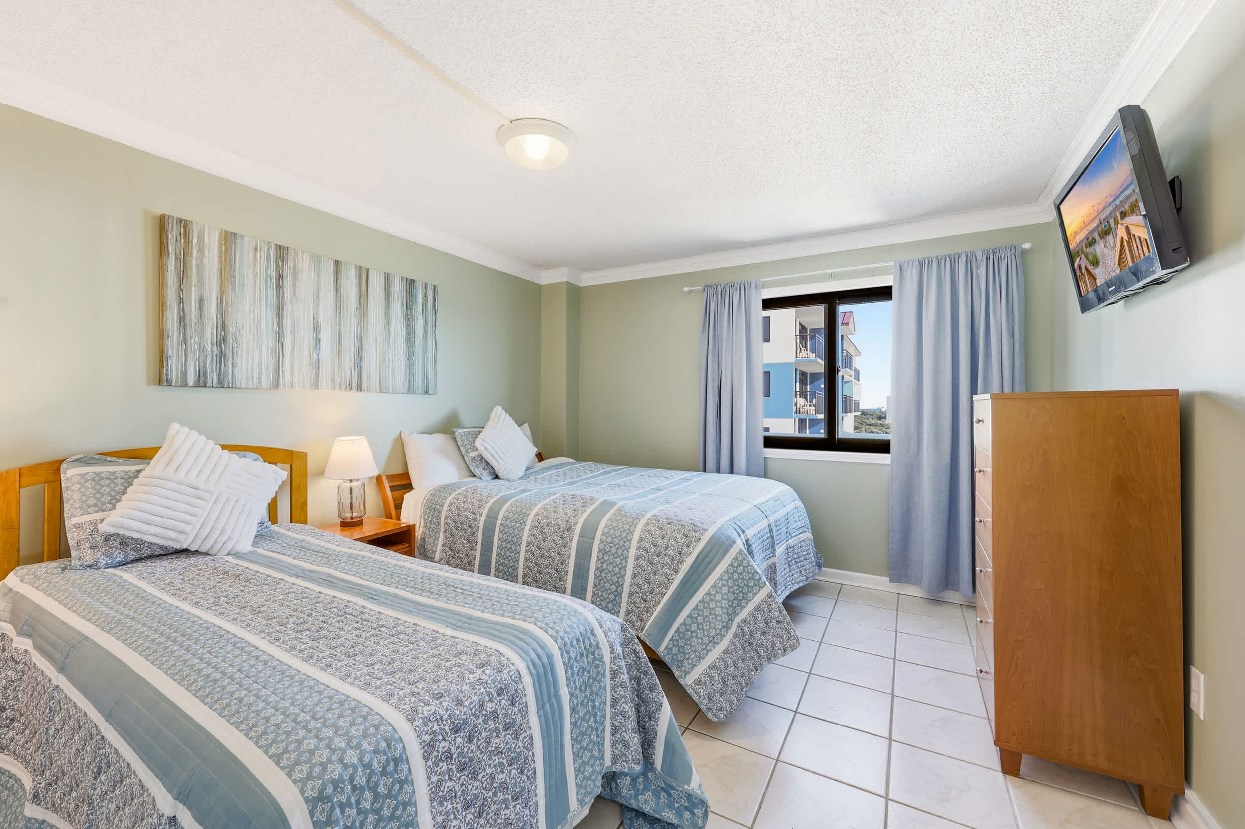 Salt N Sky Oceanfront w Reclining Sofa