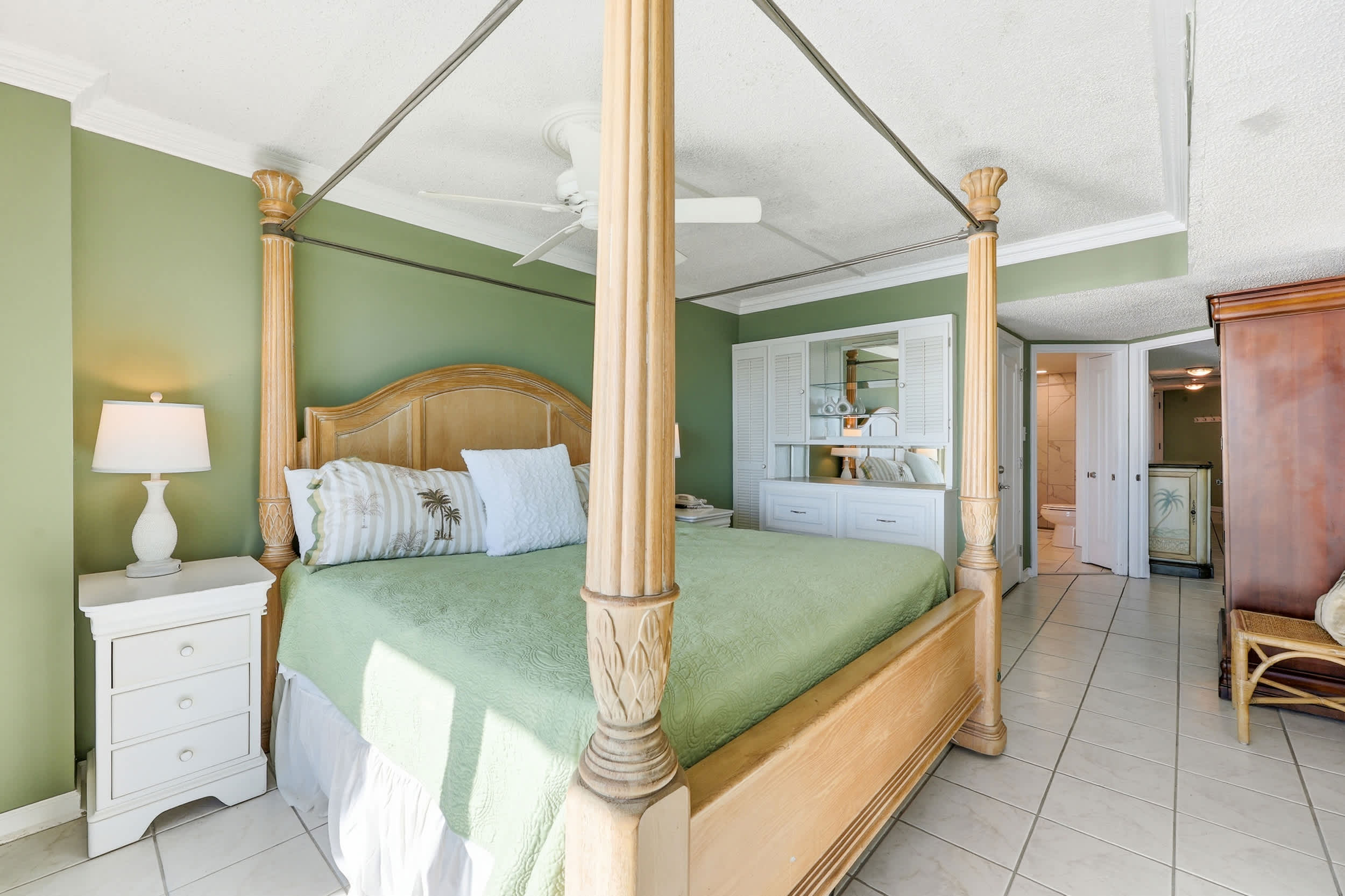 Salt N Sky Oceanfront w Reclining Sofa