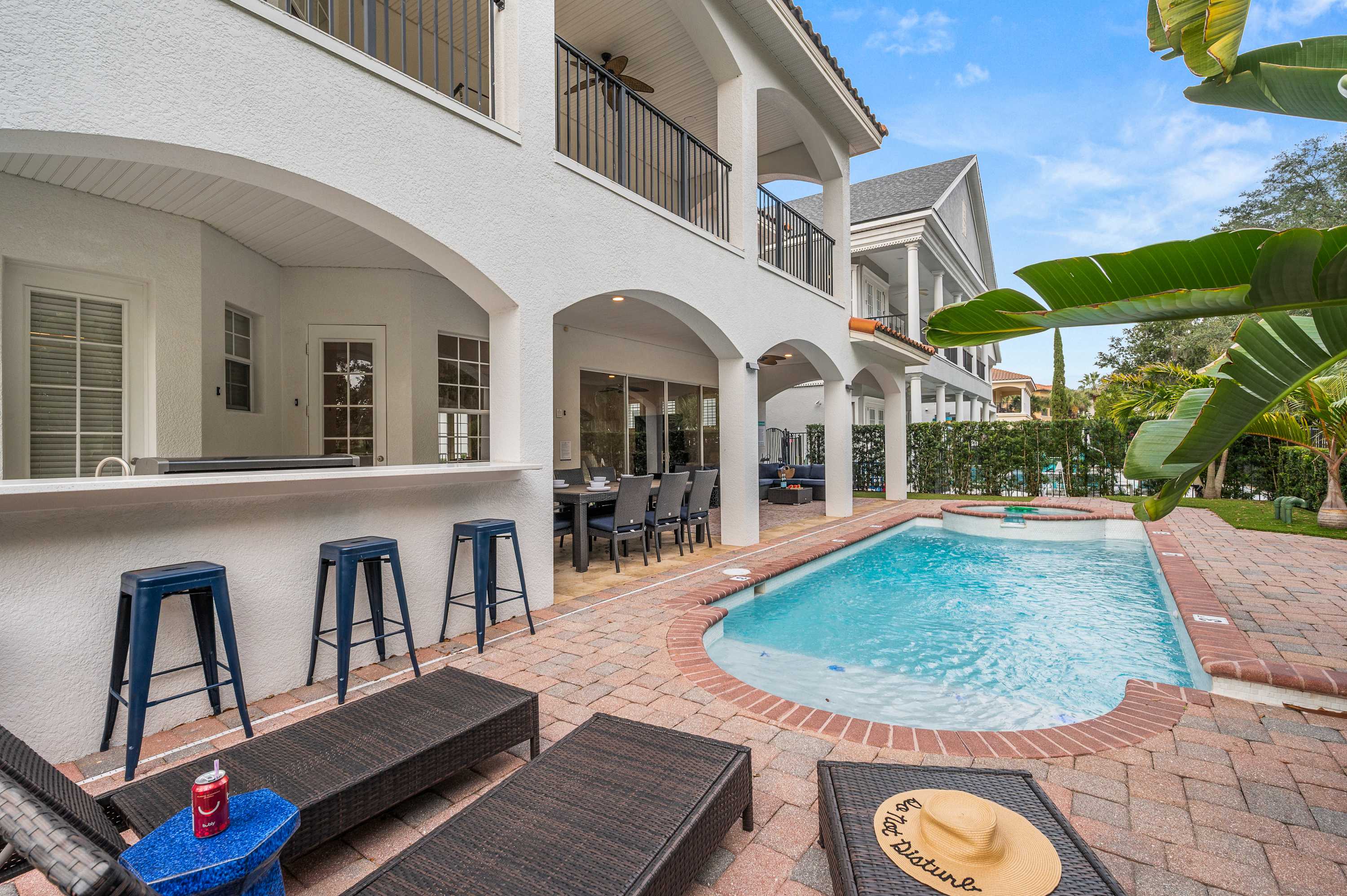 Reunion villa w/ pool & cinema room